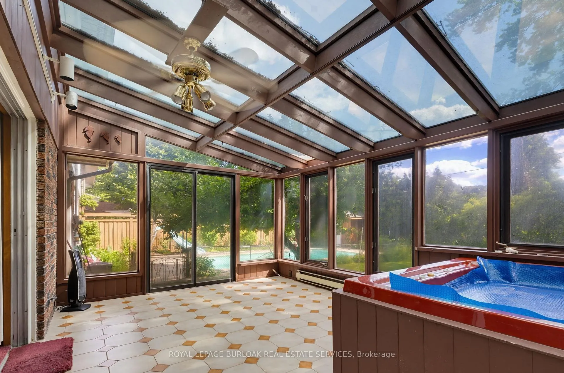 Photo 24 of 258 Camelot Drive, Burlington, Shoreacres — HOMEH