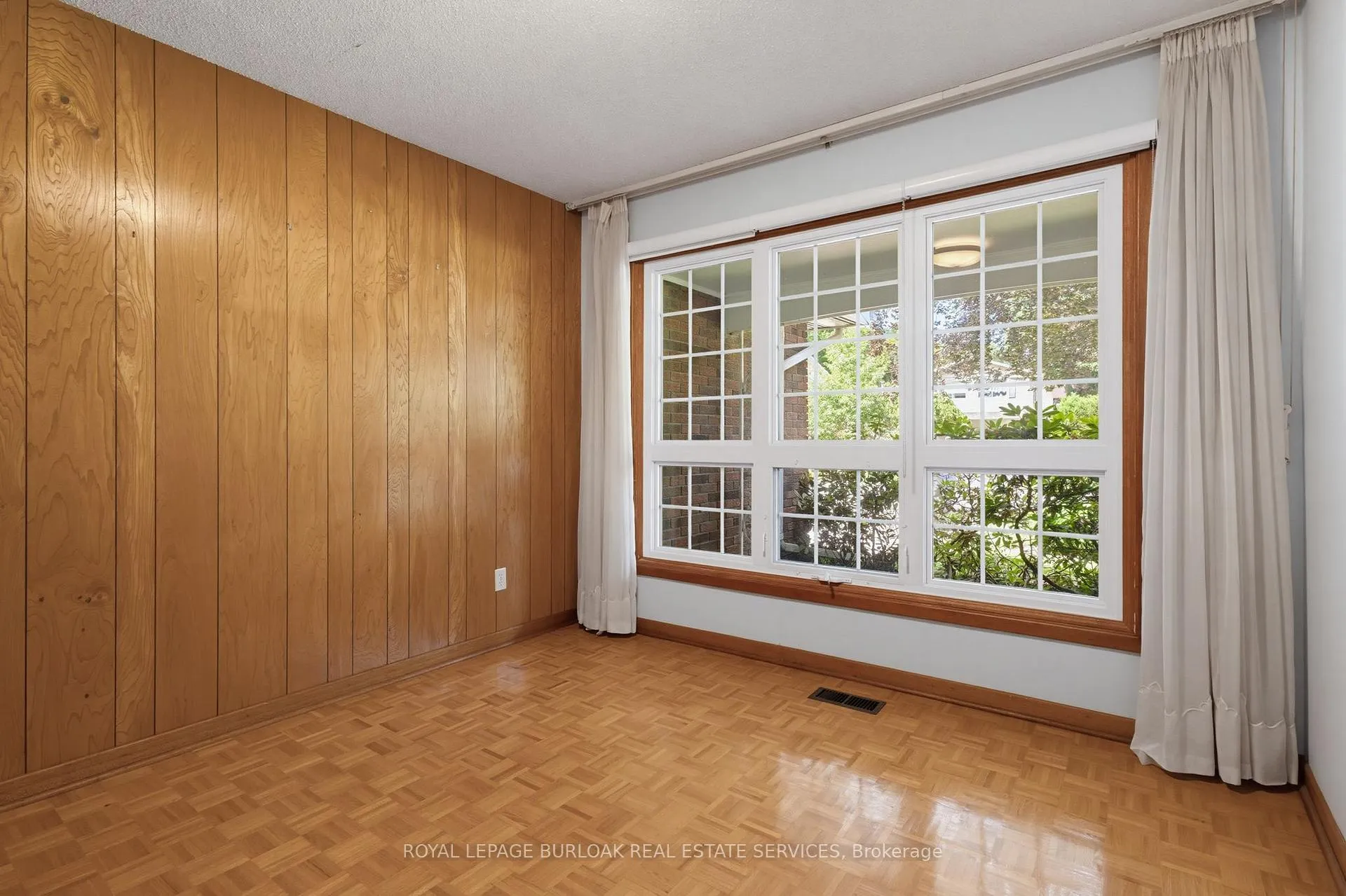Photo 26 of 258 Camelot Drive, Burlington, Shoreacres — HOMEH
