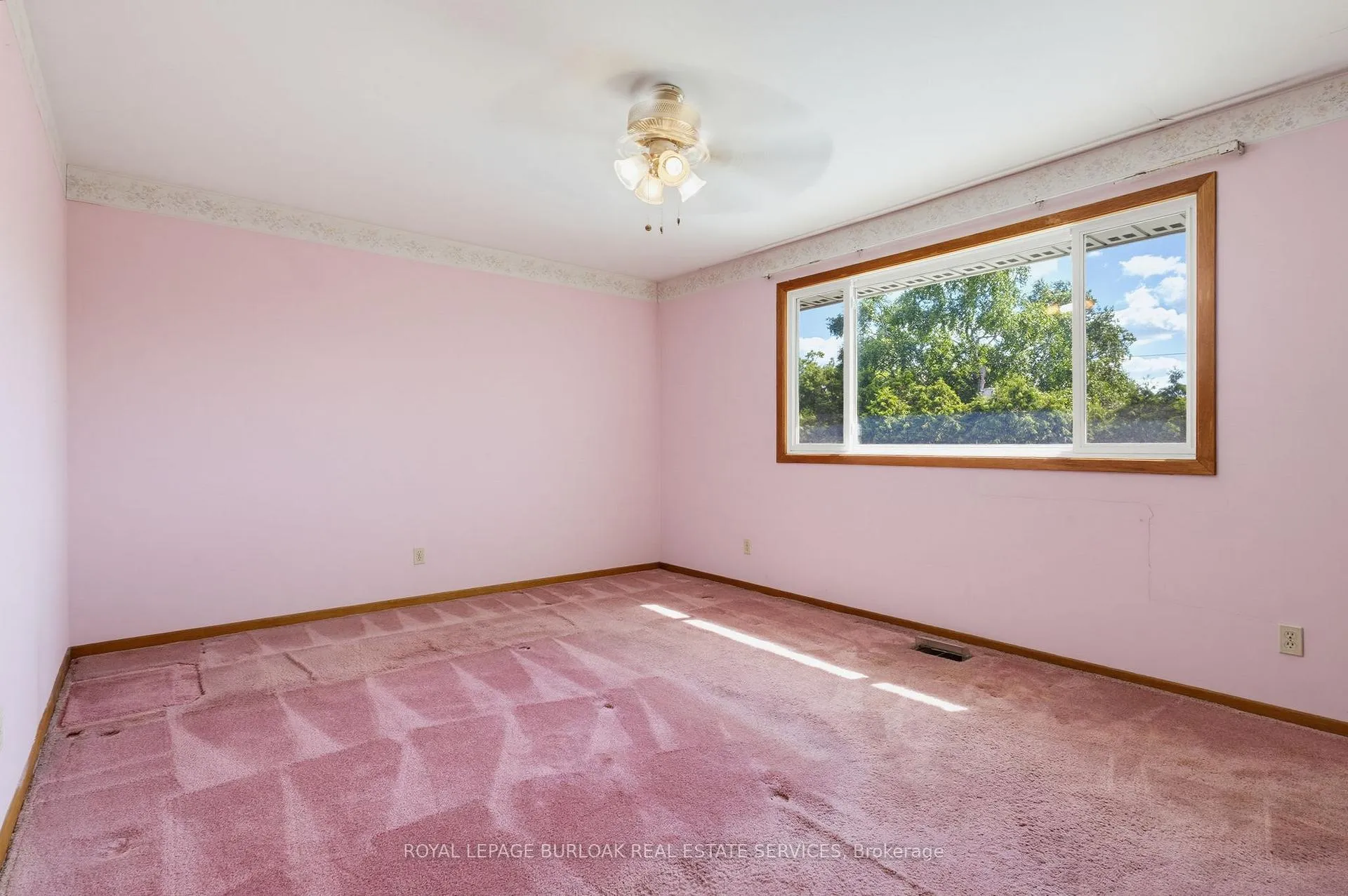 Photo 28 of 258 Camelot Drive, Burlington, Shoreacres — HOMEH