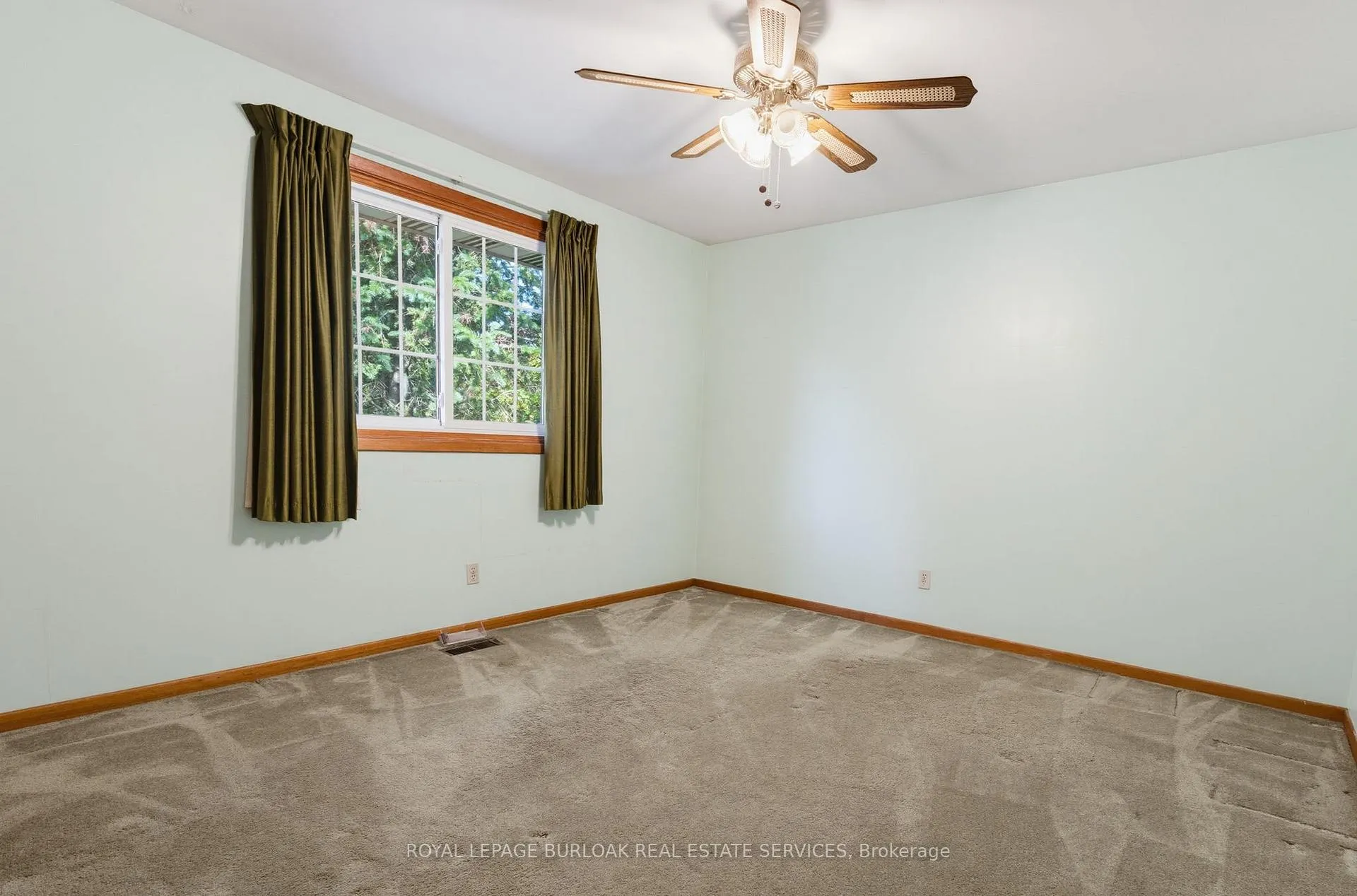 Photo 31 of 258 Camelot Drive, Burlington, Shoreacres — HOMEH