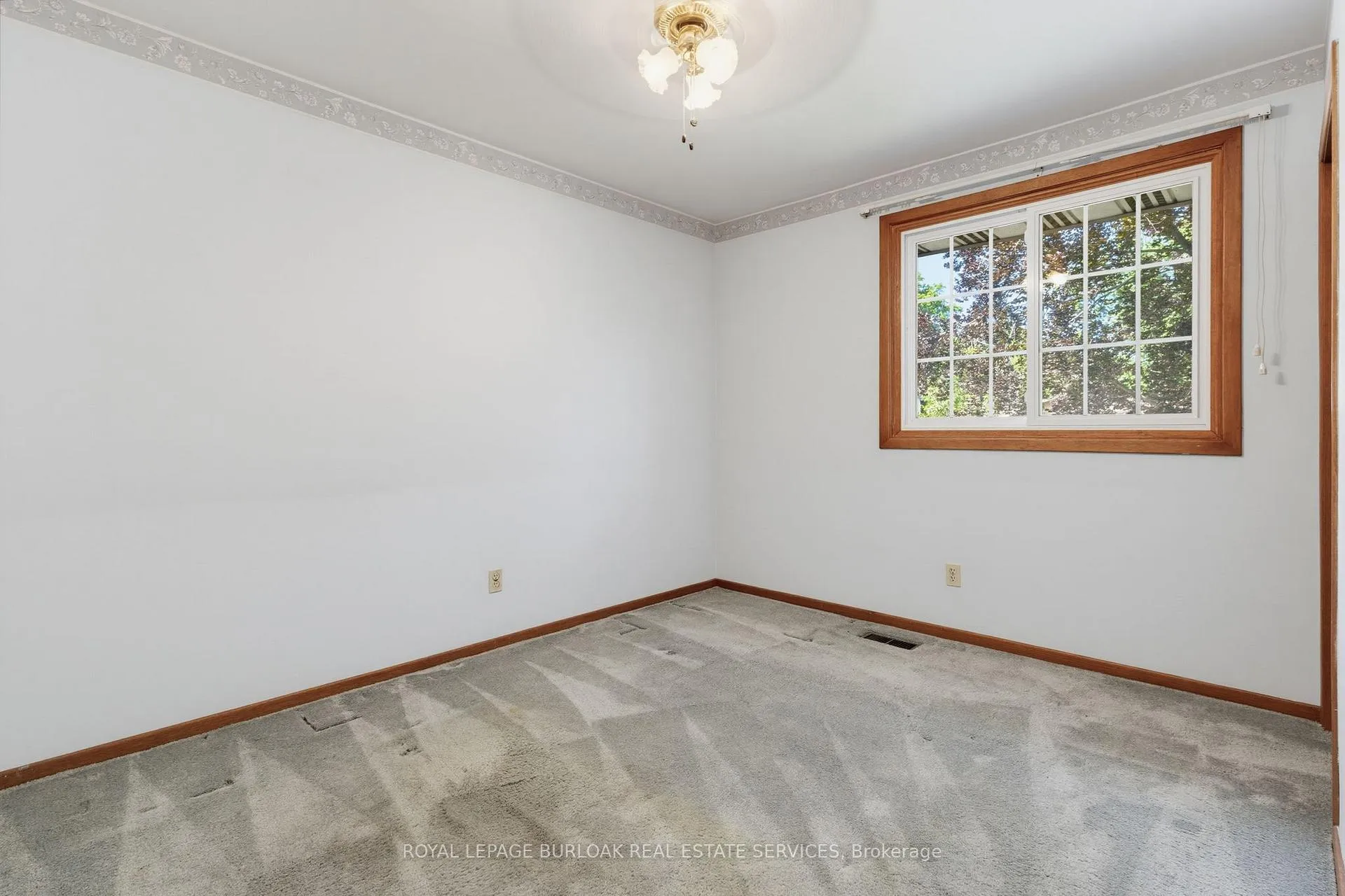 Photo 33 of 258 Camelot Drive, Burlington, Shoreacres — HOMEH