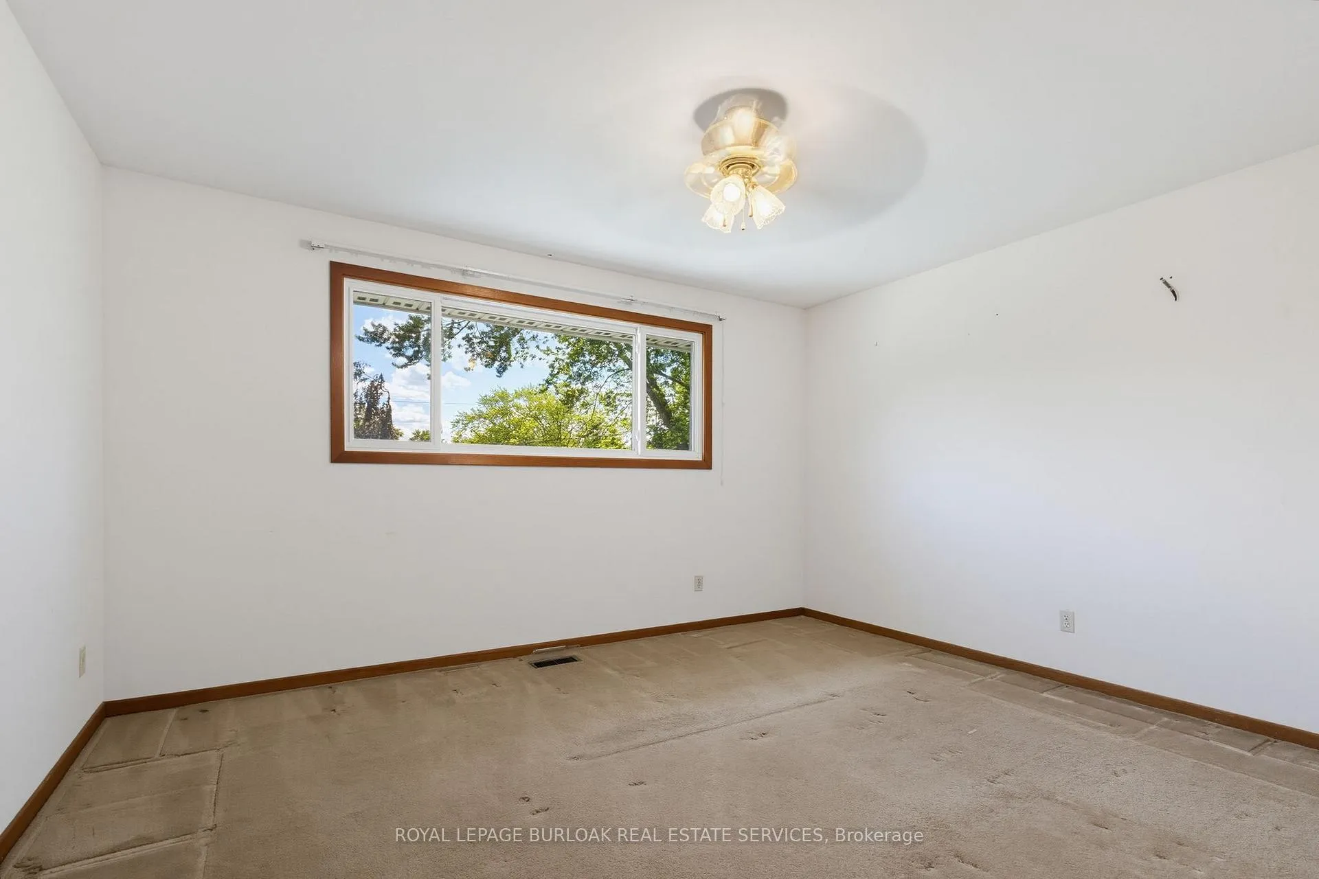 Photo 35 of 258 Camelot Drive, Burlington, Shoreacres — HOMEH