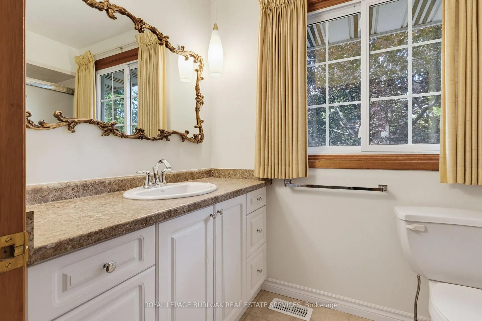 Photo 36 of 258 Camelot Drive, Burlington, Shoreacres — HOMEH