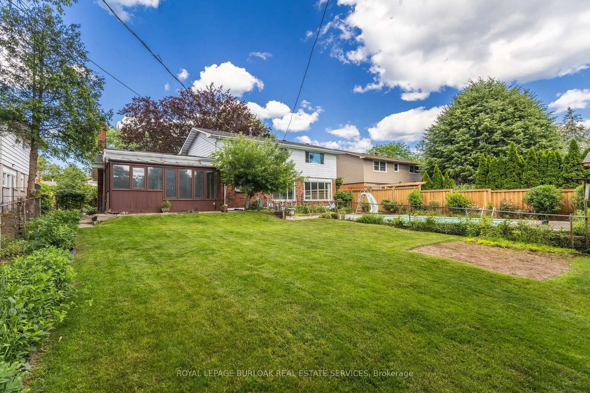Photo 37 of 258 Camelot Drive, Burlington, Shoreacres — HOMEH