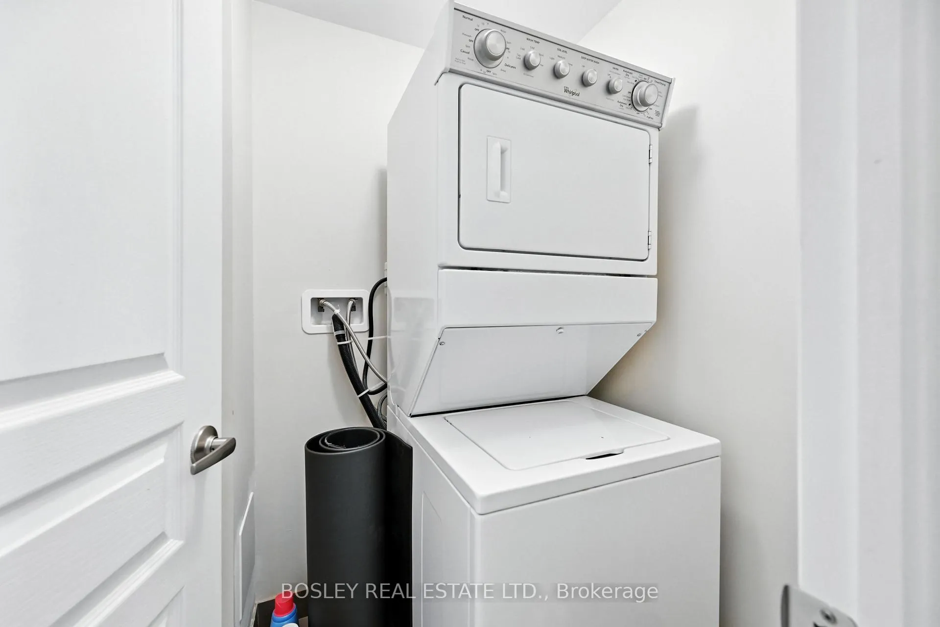 Photo 7 of 5016 Desantis Drive, Lincoln, Beamsville — HOMEH
