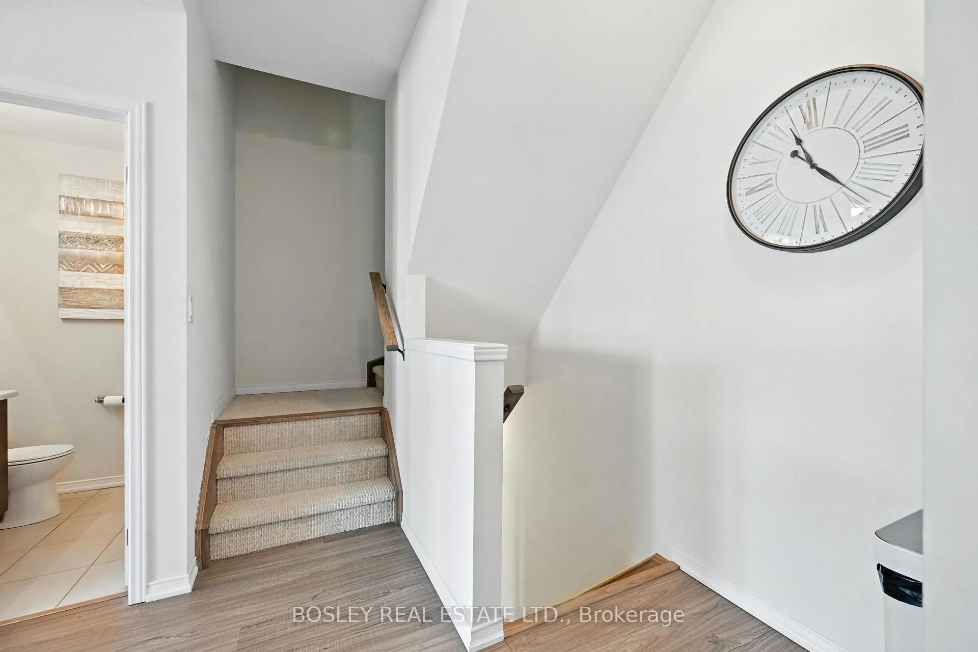 Photo 9 of 5016 Desantis Drive, Lincoln, Beamsville — HOMEH