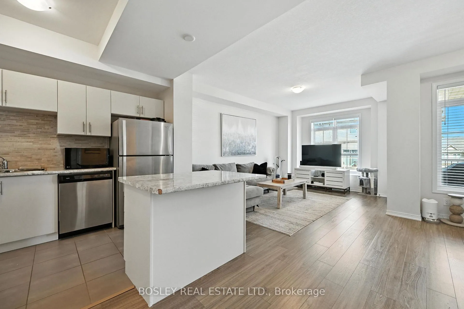 Photo 10 of 5016 Desantis Drive, Lincoln, Beamsville — HOMEH