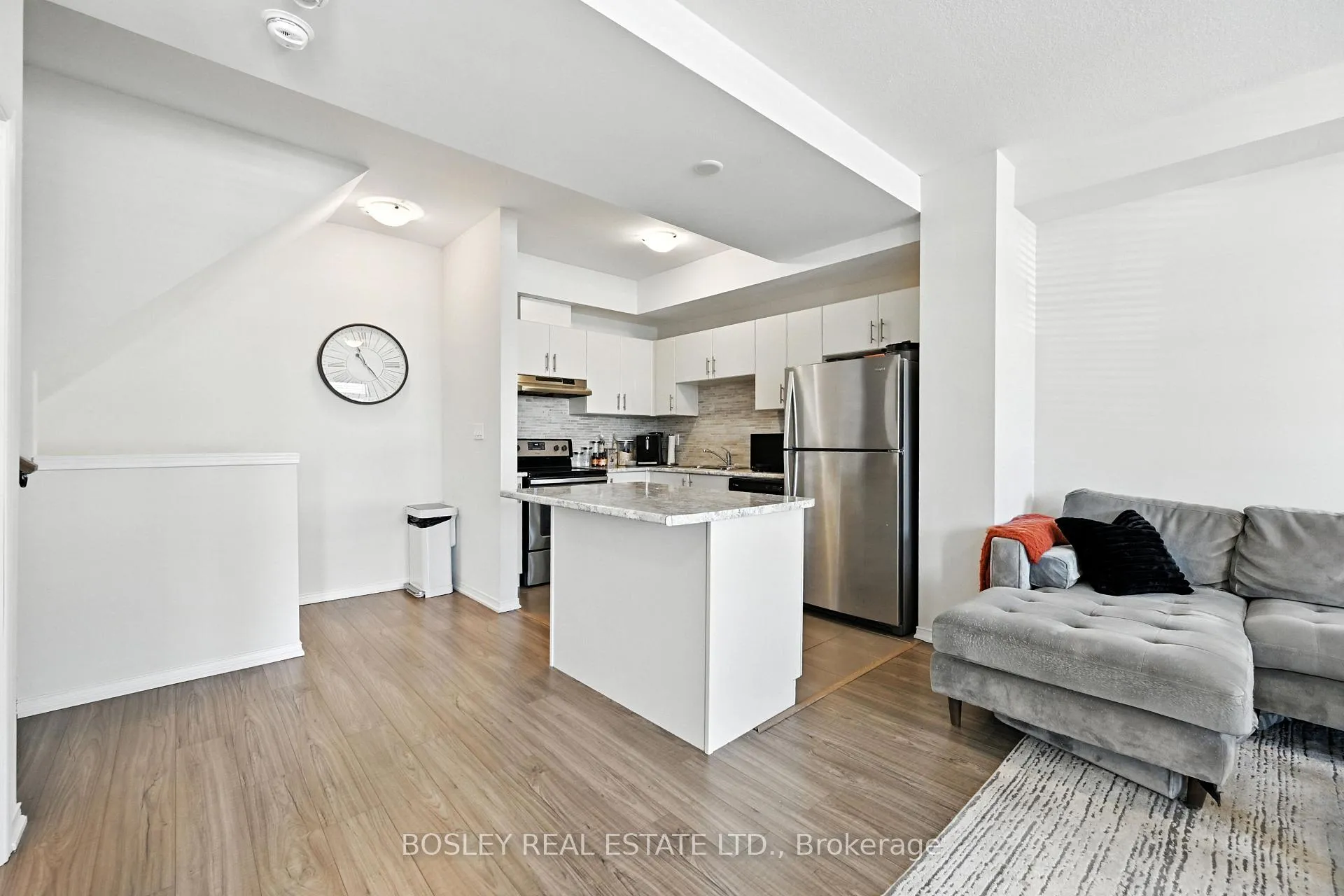 Photo 11 of 5016 Desantis Drive, Lincoln, Beamsville — HOMEH