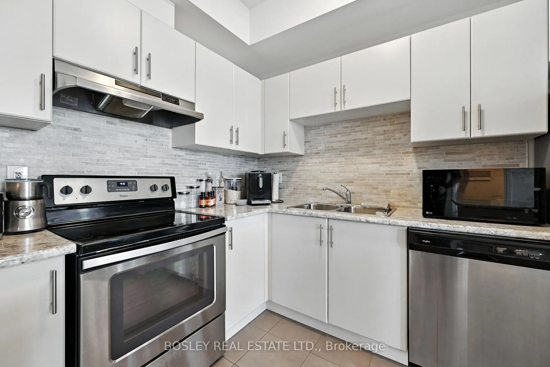 Photo 12 of 5016 Desantis Drive, Lincoln, Beamsville — HOMEH