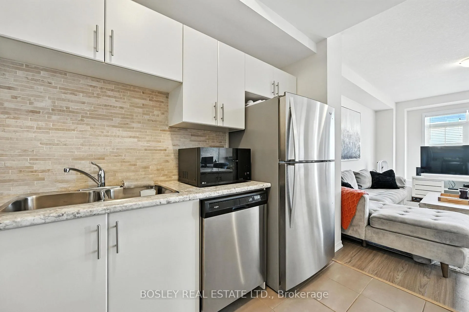 Photo 13 of 5016 Desantis Drive, Lincoln, Beamsville — HOMEH