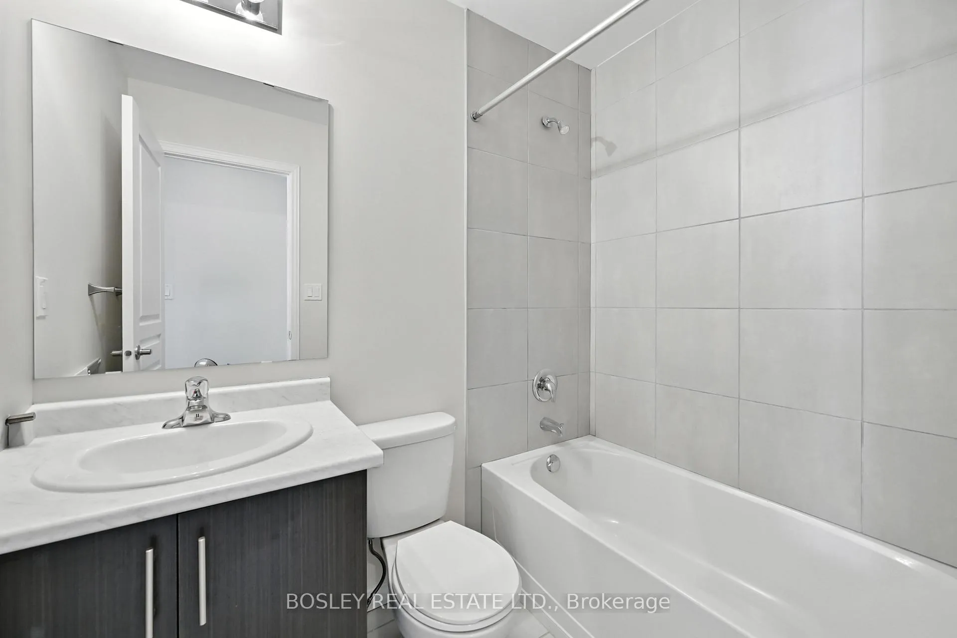 Photo 30 of 5016 Desantis Drive, Lincoln, Beamsville — HOMEH