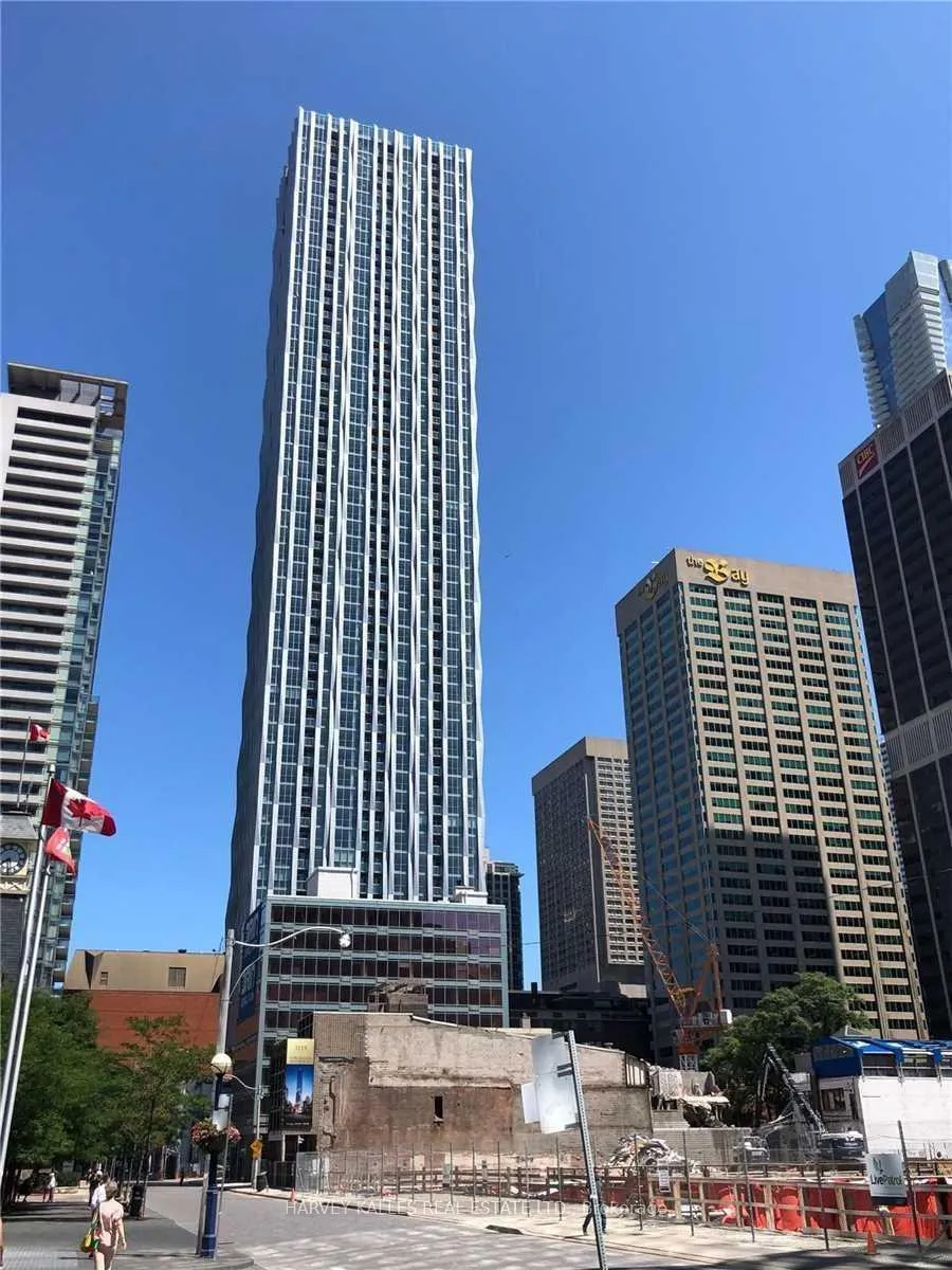 Front of Unit 2805, 1 Yorkville Avenue
