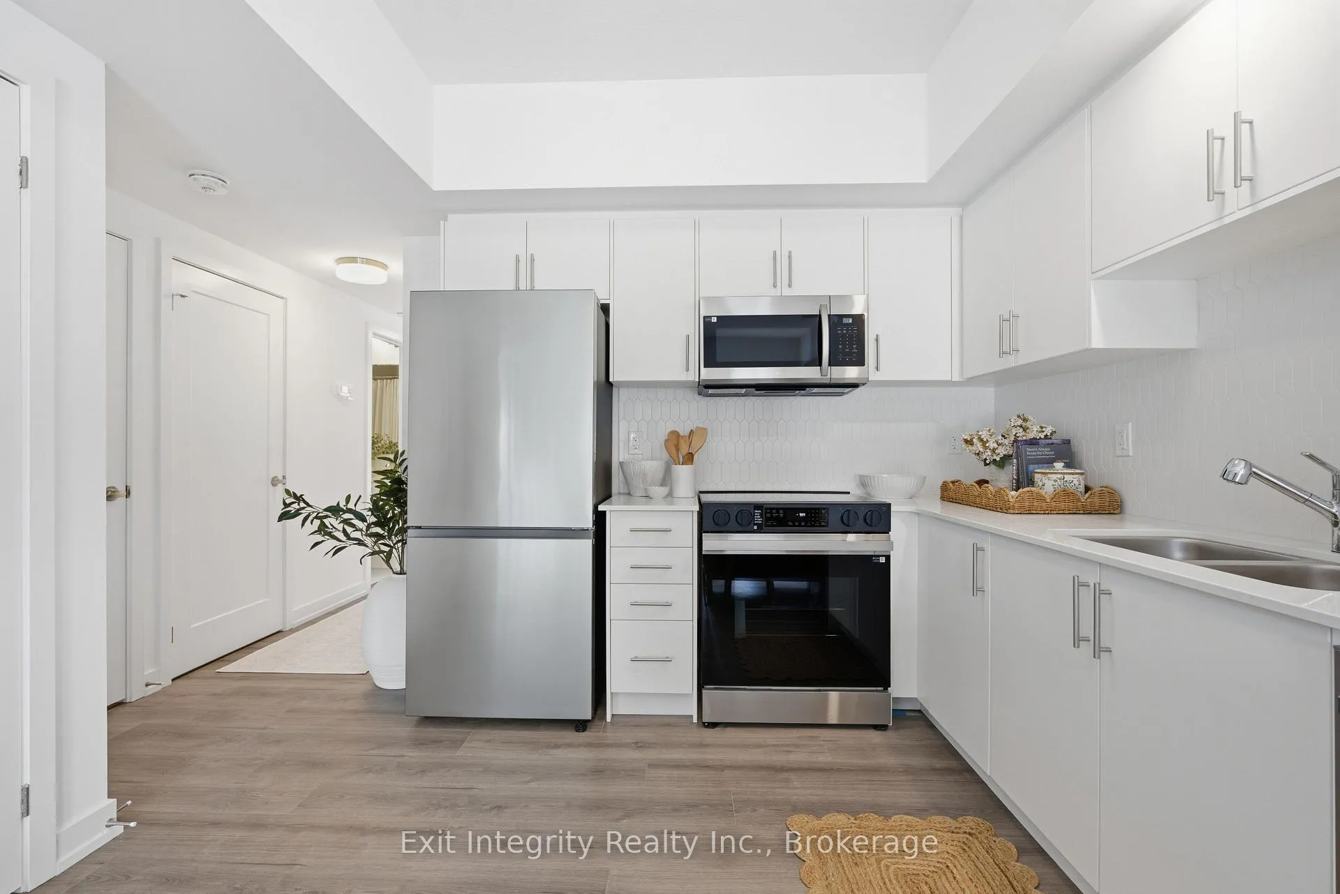 Photo 6 of Unit 92, 42 Lowes Road W, Guelph, Clairfields/Hanlon Business Park — HOMEH
