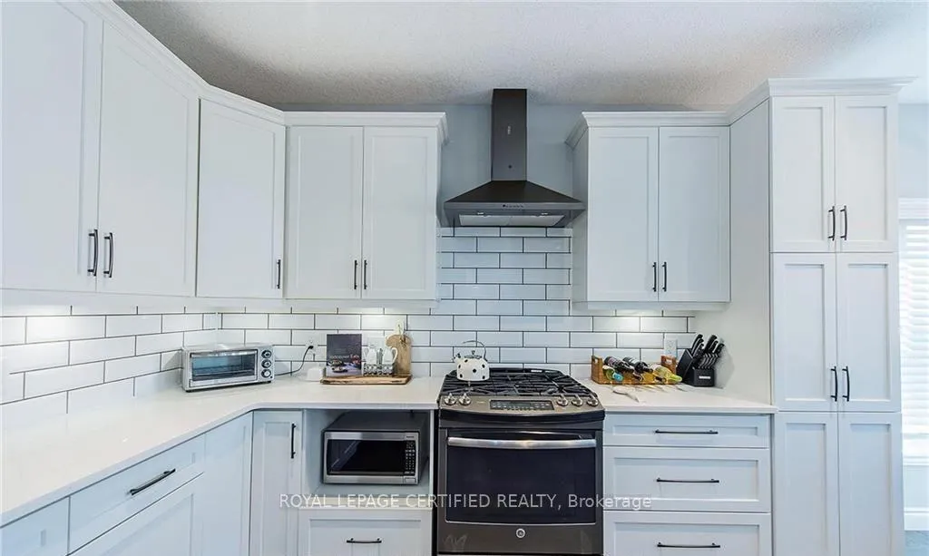 Photo 12 of 940 Reeves Avenue, London, North I — HOMEH