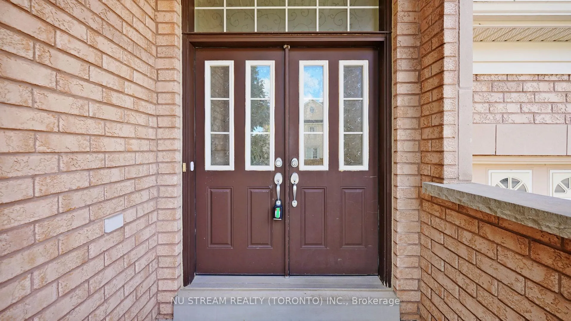 Photo 2 of 73 Serano Crescent, Richmond Hill, Jefferson — HOMEH