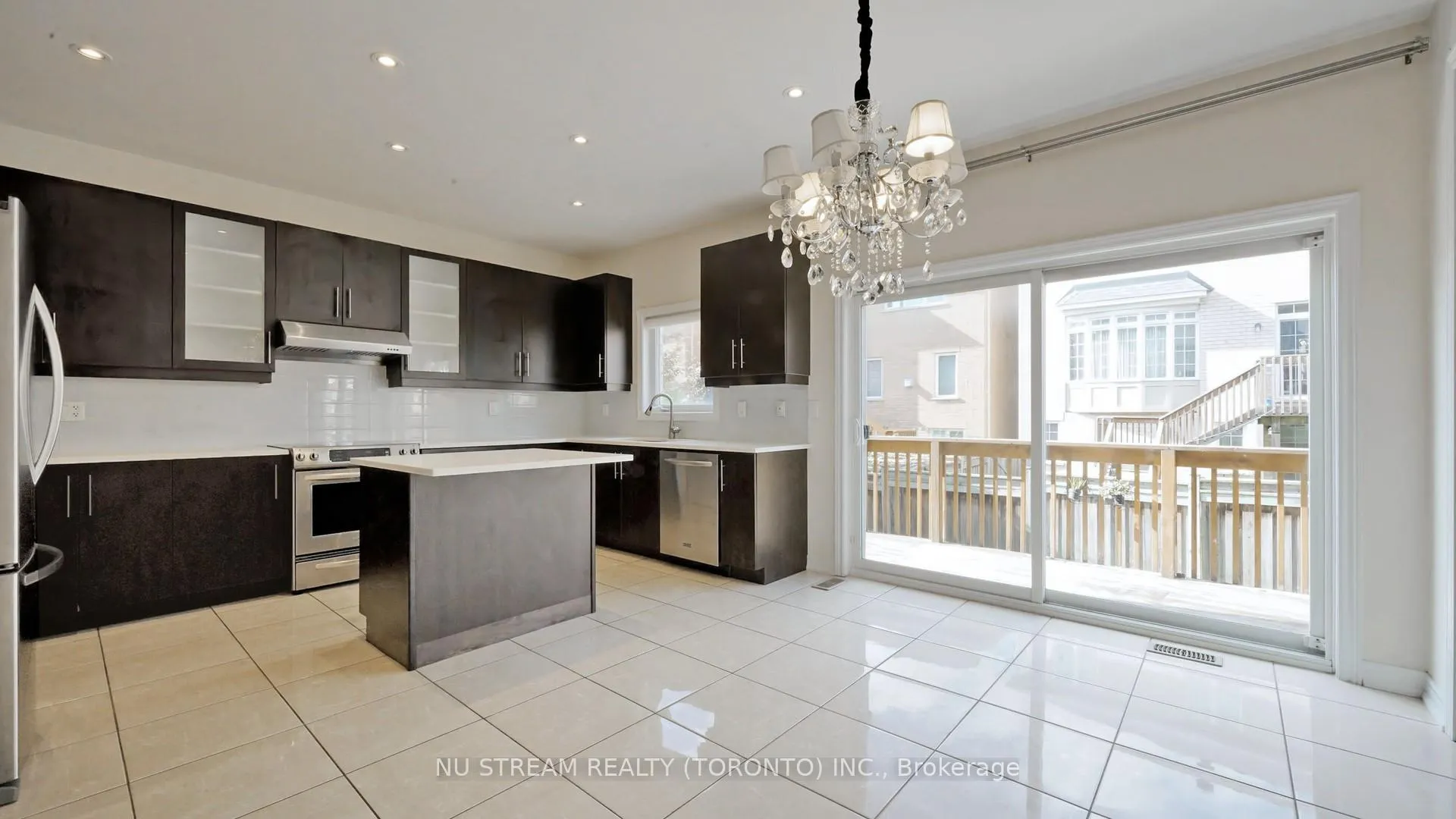 Photo 9 of 73 Serano Crescent, Richmond Hill, Jefferson — HOMEH