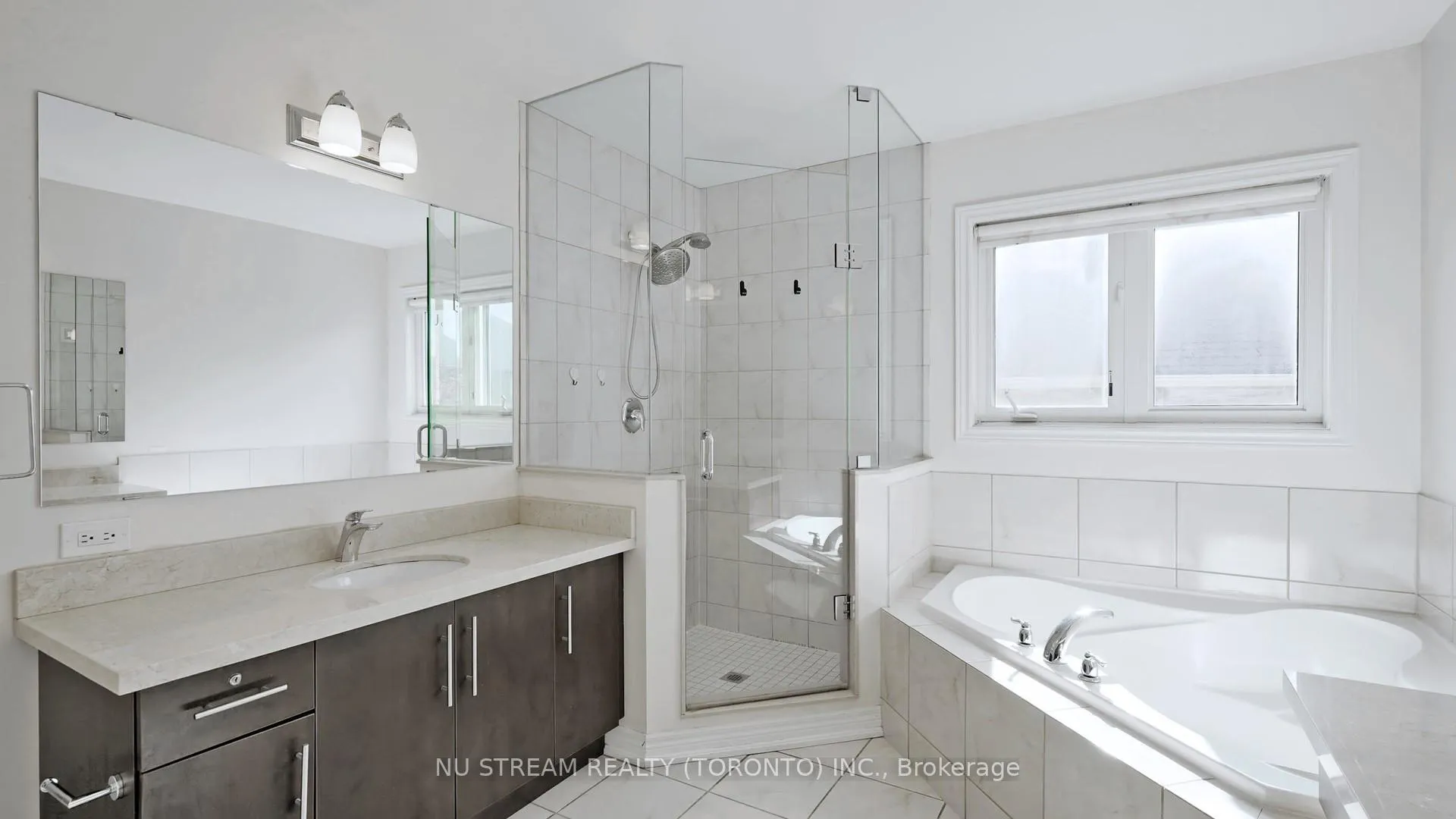 Photo 24 of 73 Serano Crescent, Richmond Hill, Jefferson — HOMEH