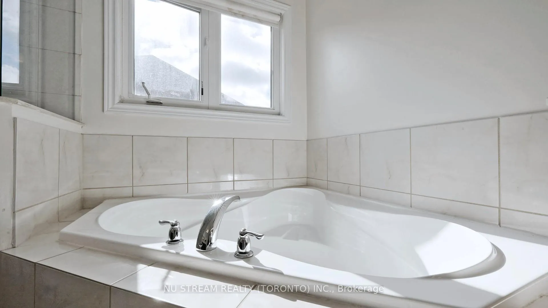 Photo 26 of 73 Serano Crescent, Richmond Hill, Jefferson — HOMEH