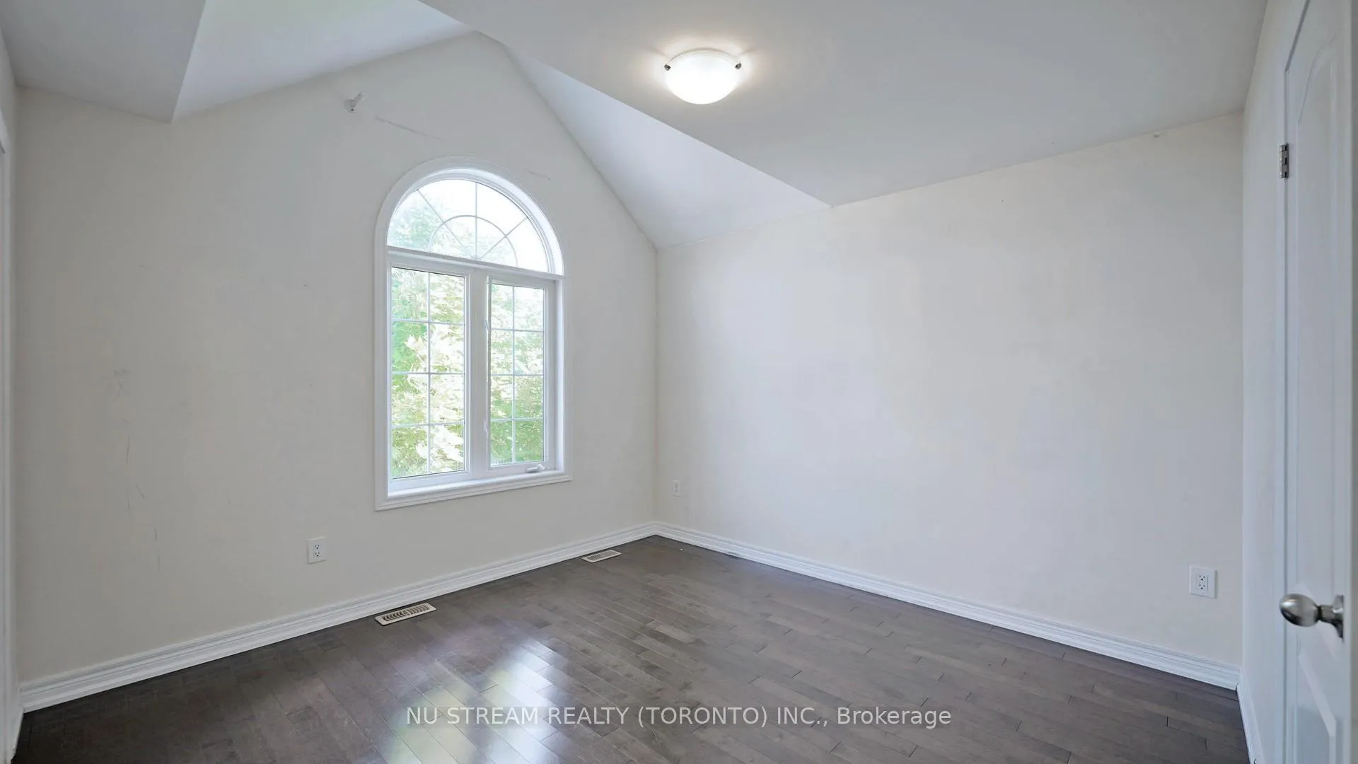 Photo 27 of 73 Serano Crescent, Richmond Hill, Jefferson — HOMEH