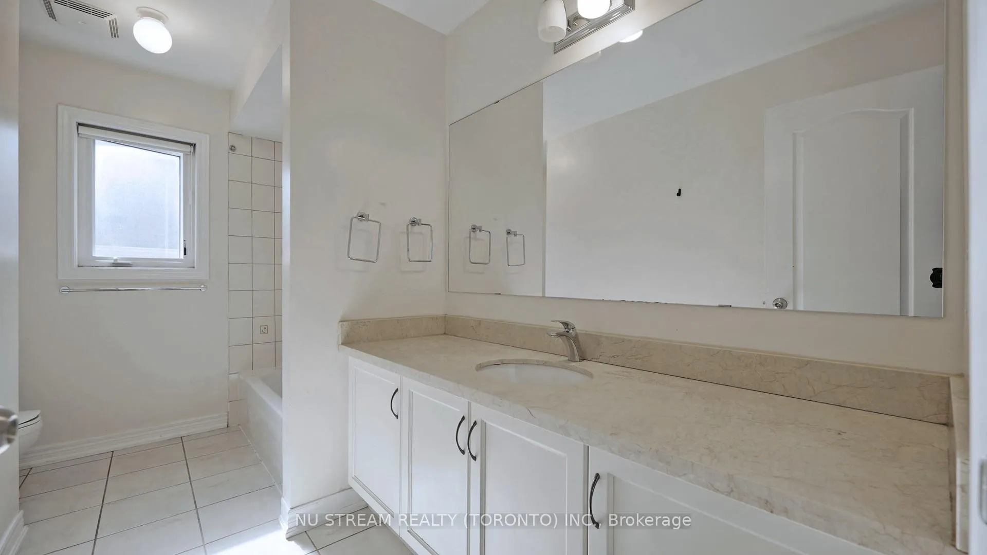 Photo 31 of 73 Serano Crescent, Richmond Hill, Jefferson — HOMEH