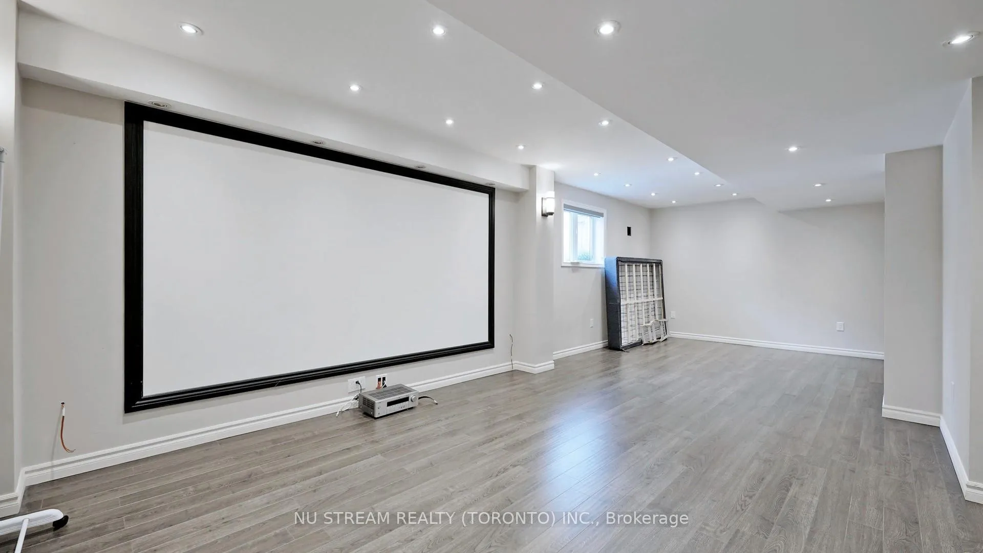 Photo 32 of 73 Serano Crescent, Richmond Hill, Jefferson — HOMEH