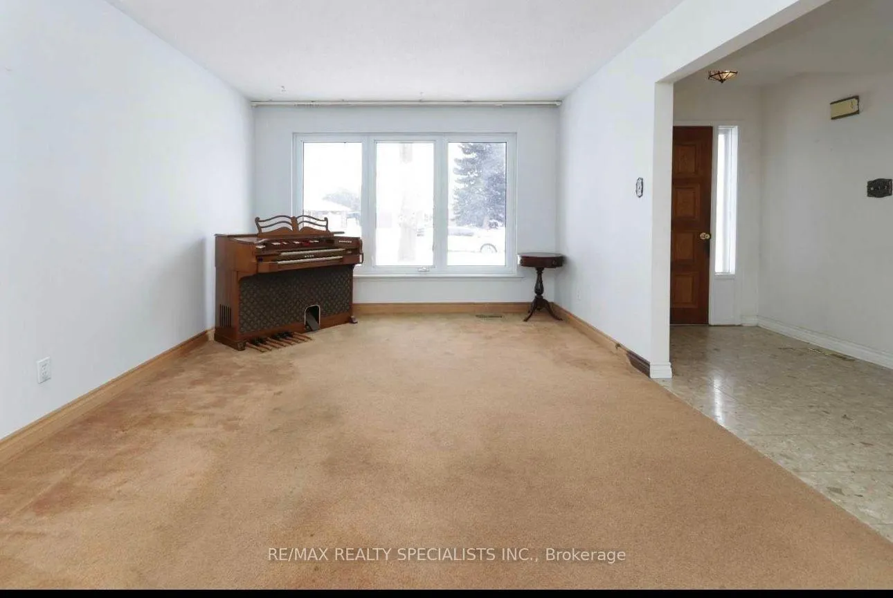 Photo 5 of Unit Main, 6 Earlton Court N, Brampton, Southgate — HOMEH