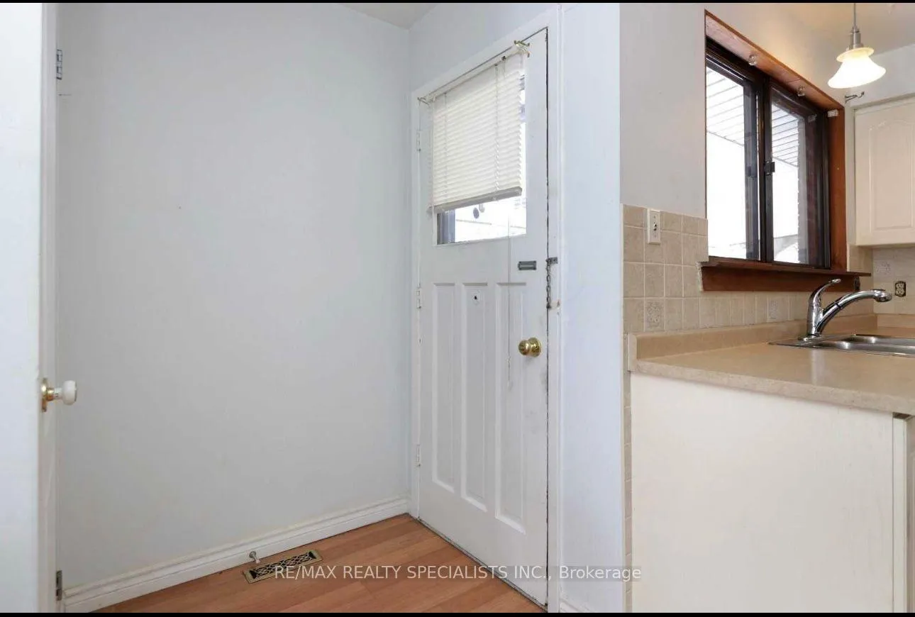 Photo 8 of Unit Main, 6 Earlton Court N, Brampton, Southgate — HOMEH