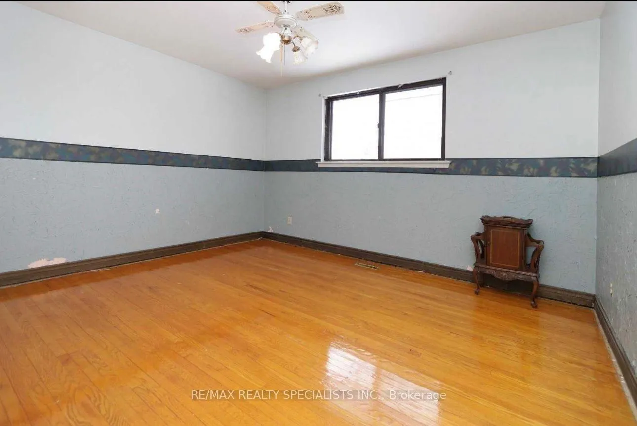Photo 11 of Unit Main, 6 Earlton Court N, Brampton, Southgate — HOMEH