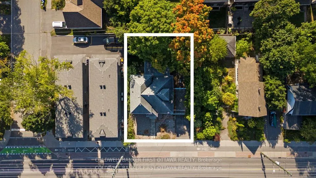 Front of 582 Churchill Avenue N