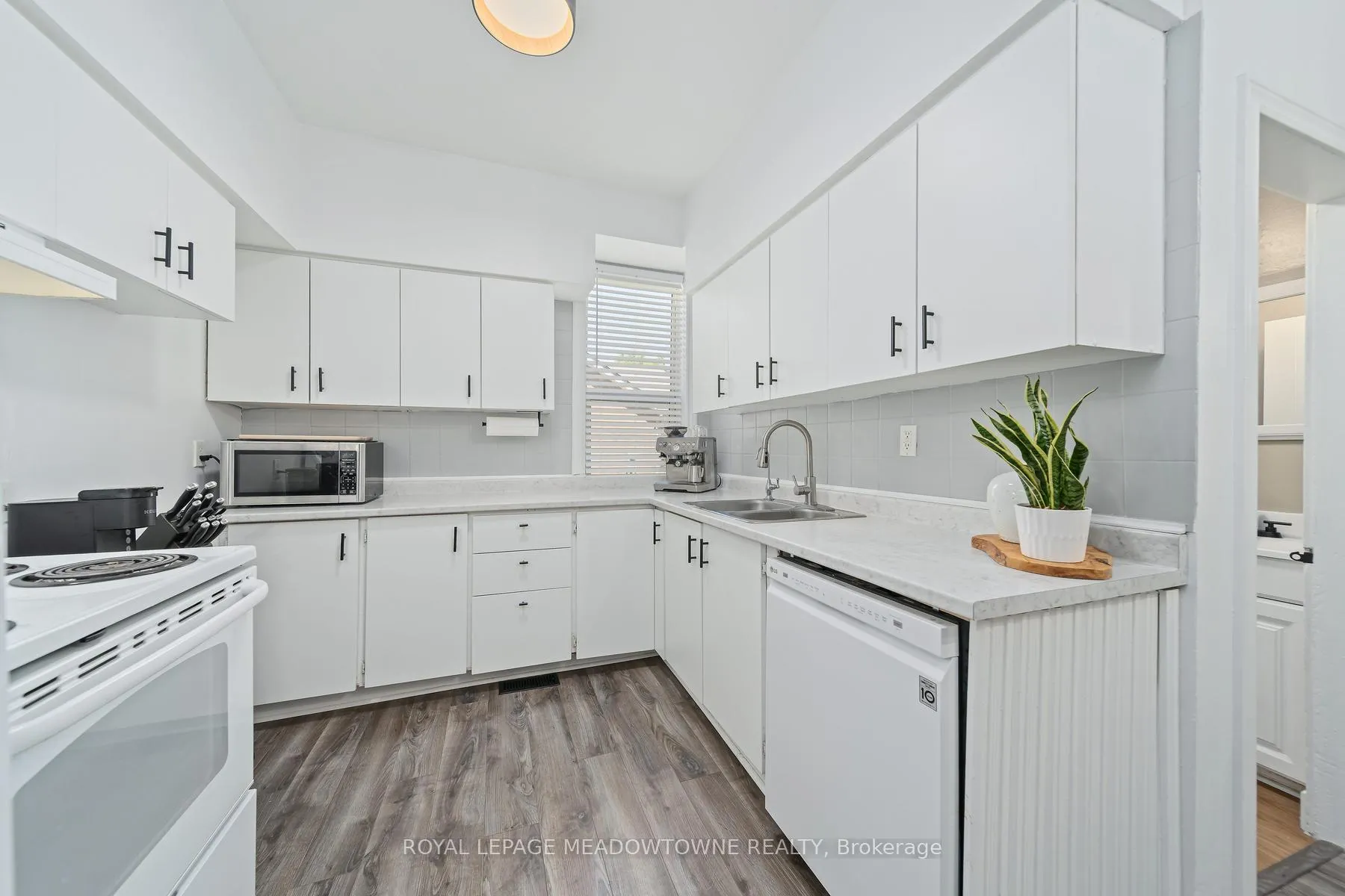 Photo 17 of 58 Young Street, Halton Hills, Acton — HOMEH