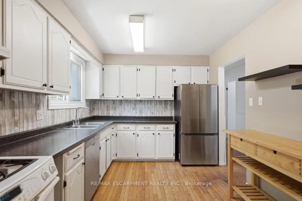 Photo 11 of 14 Gateway Drive, Guelph, Willow West/Sugarbush/West Acres — HOMEH