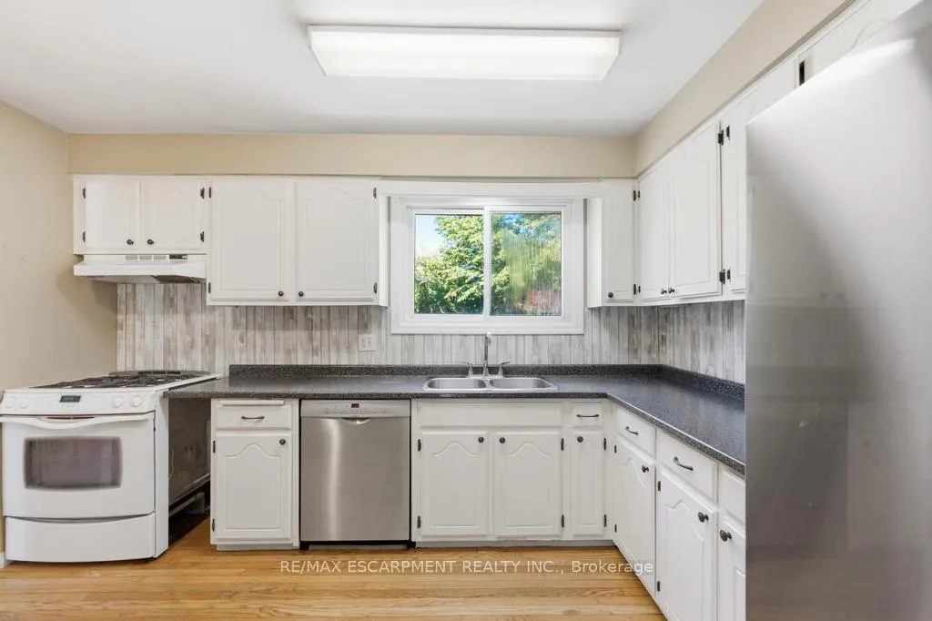Photo 12 of 14 Gateway Drive, Guelph, Willow West/Sugarbush/West Acres — HOMEH