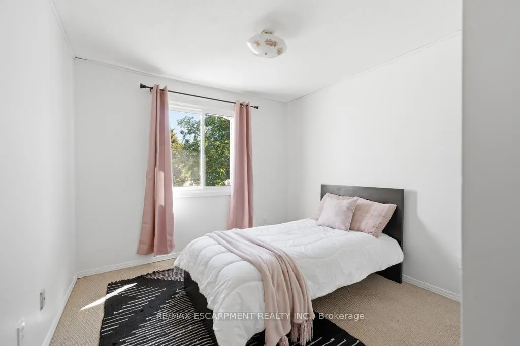 Photo 17 of 14 Gateway Drive, Guelph, Willow West/Sugarbush/West Acres — HOMEH