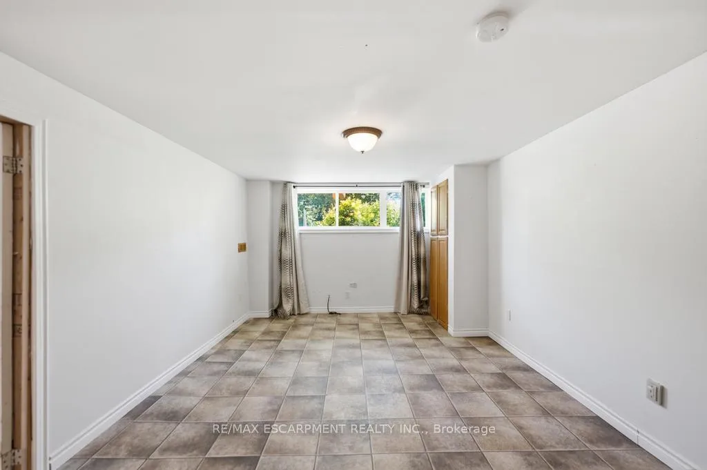 Photo 19 of 14 Gateway Drive, Guelph, Willow West/Sugarbush/West Acres — HOMEH