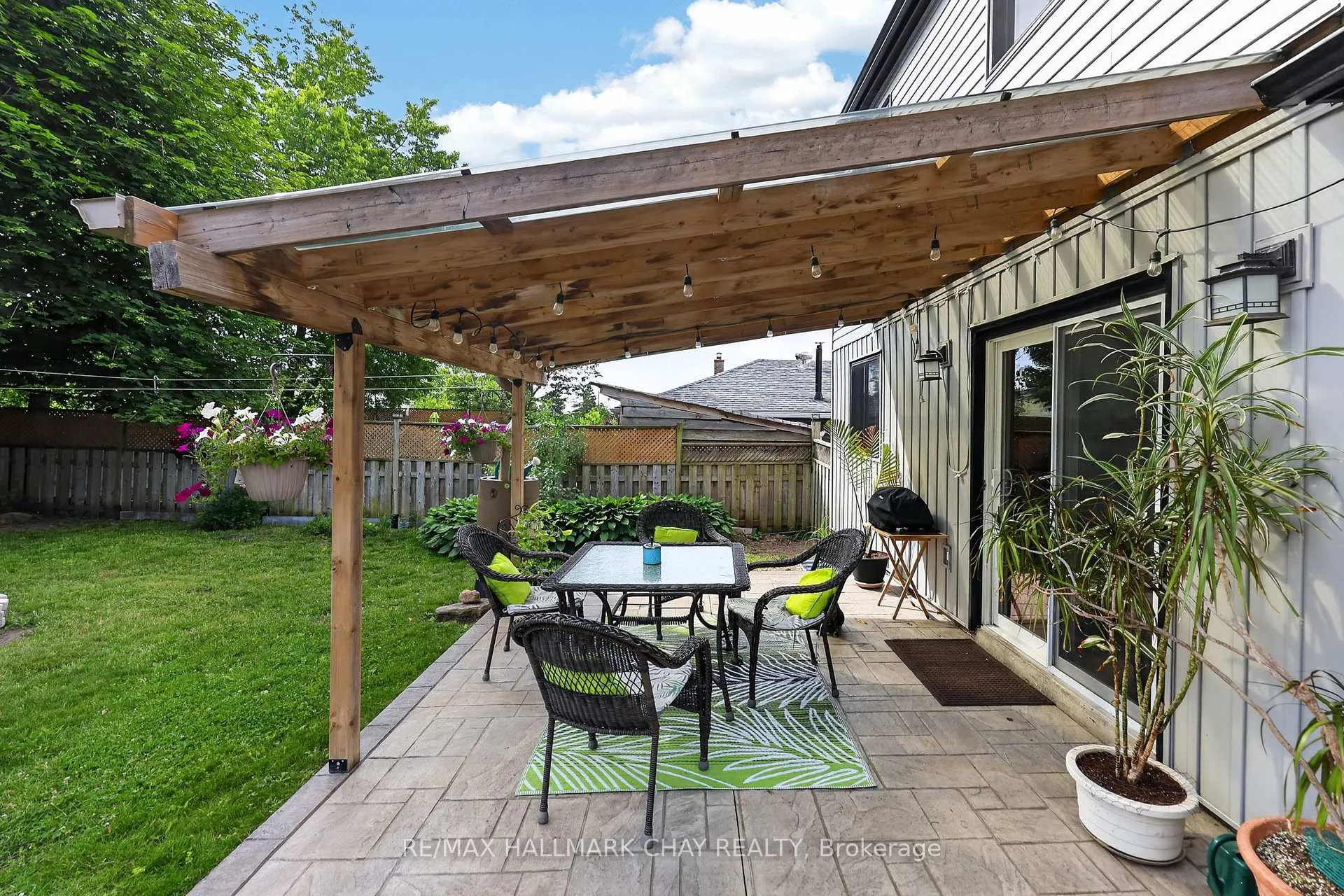 Photo 14 of 243 Letitia Street, Barrie, Letitia Heights — HOMEH