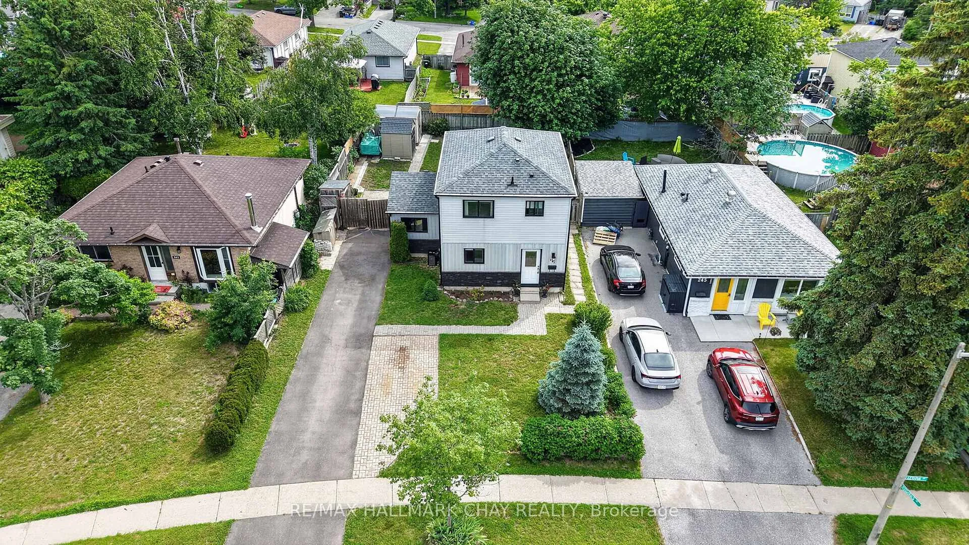 Photo 20 of 243 Letitia Street, Barrie, Letitia Heights — HOMEH