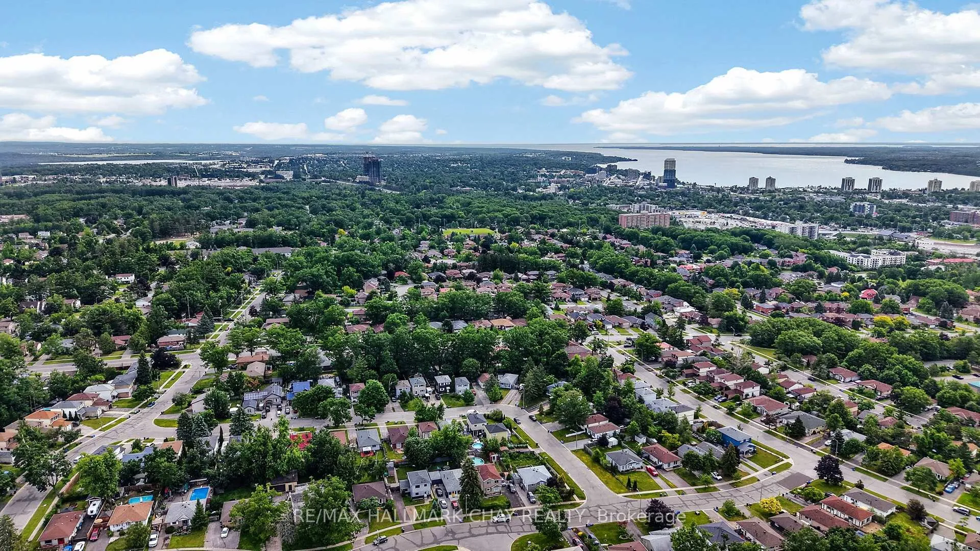 Photo 25 of 243 Letitia Street, Barrie, Letitia Heights — HOMEH