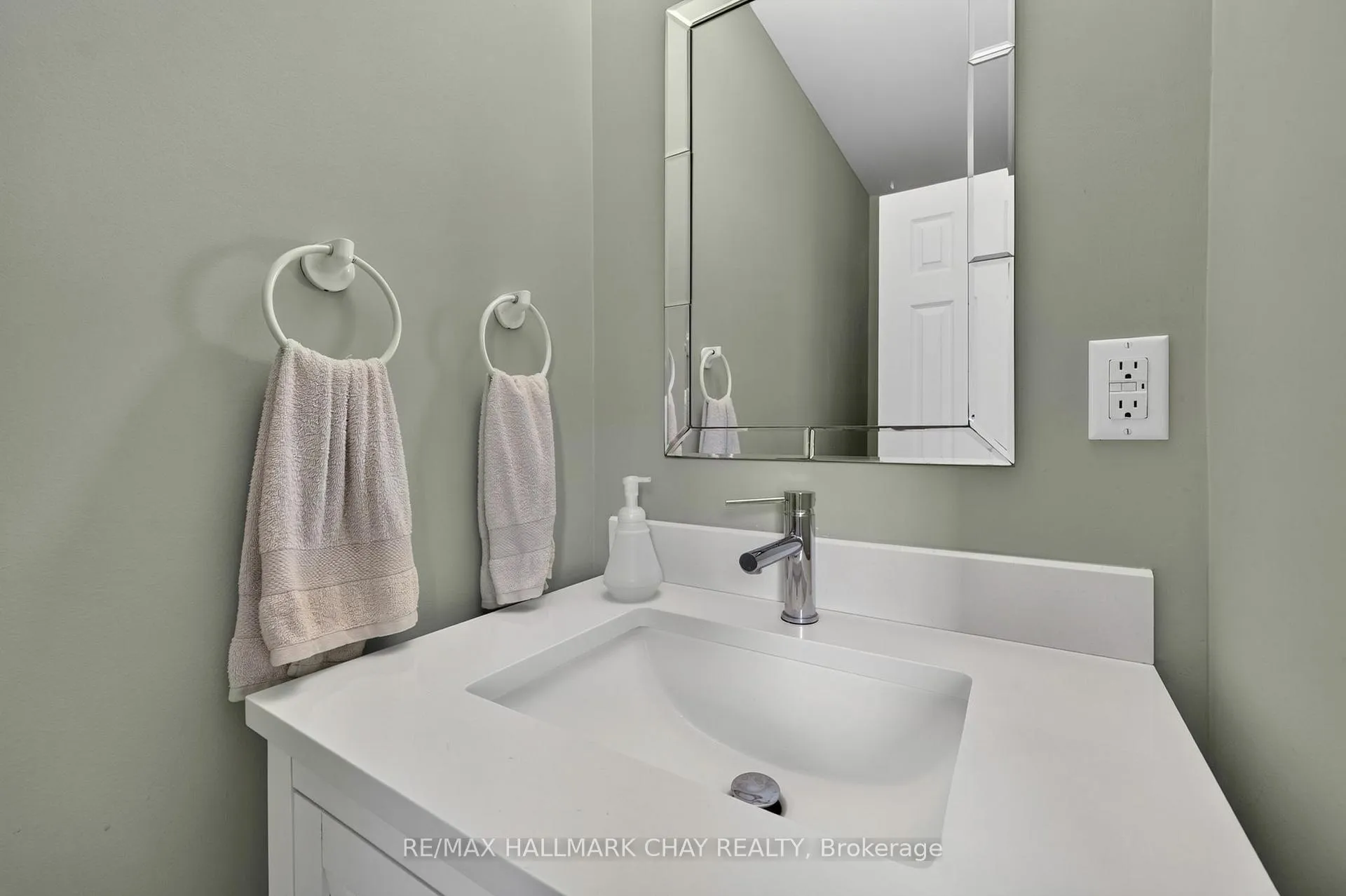 Photo 44 of 243 Letitia Street, Barrie, Letitia Heights — HOMEH