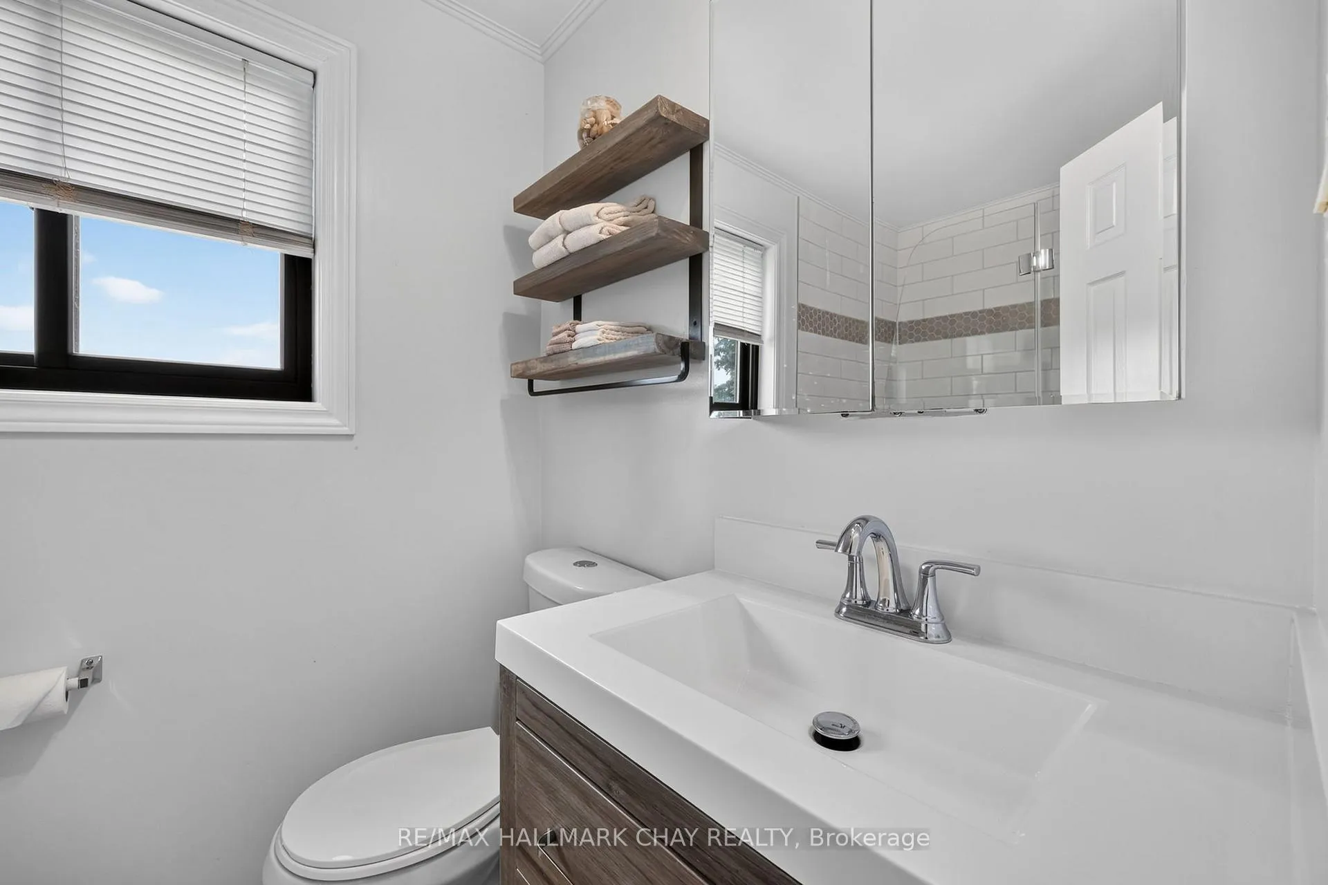 Photo 52 of 243 Letitia Street, Barrie, Letitia Heights — HOMEH