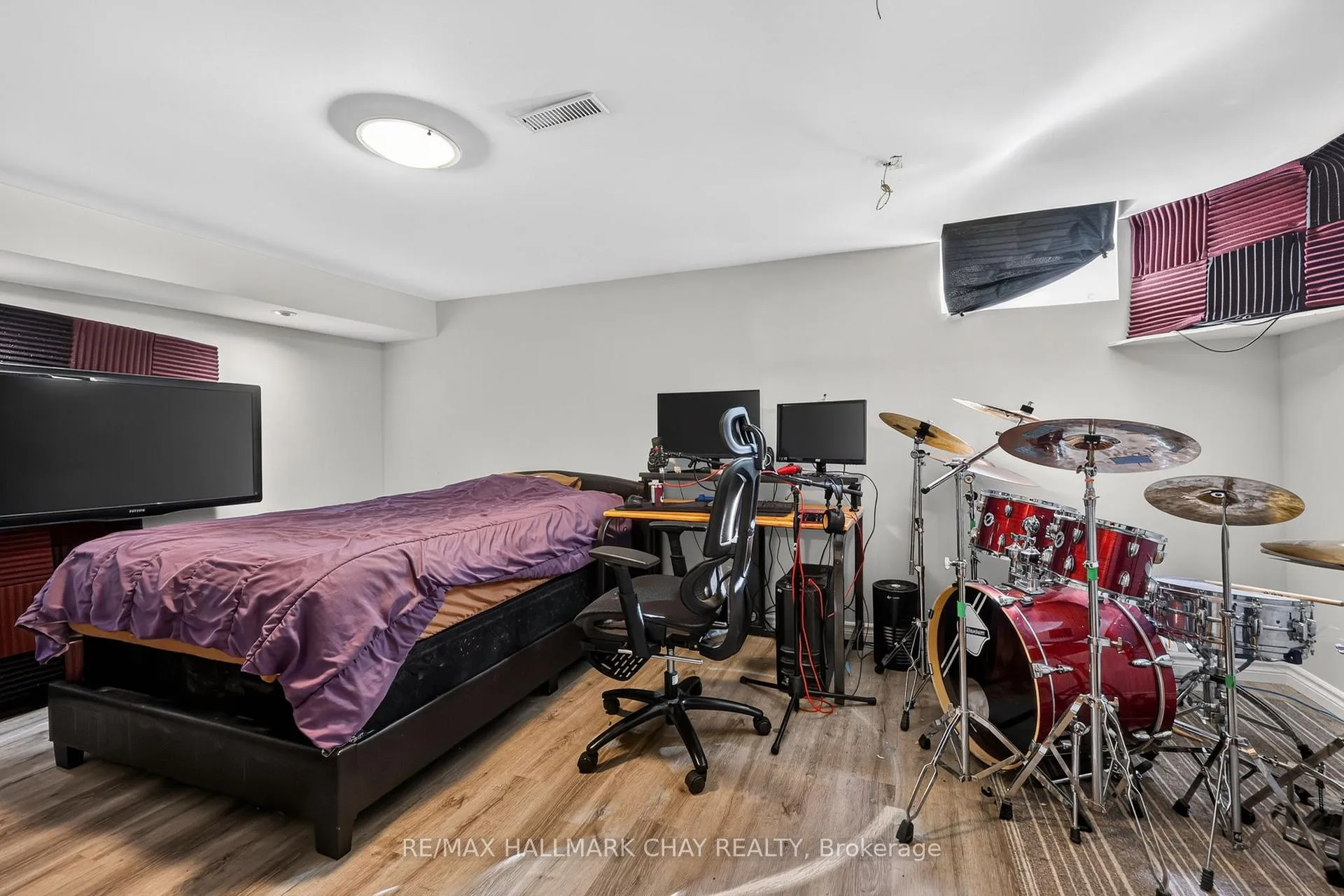 Photo 54 of 243 Letitia Street, Barrie, Letitia Heights — HOMEH