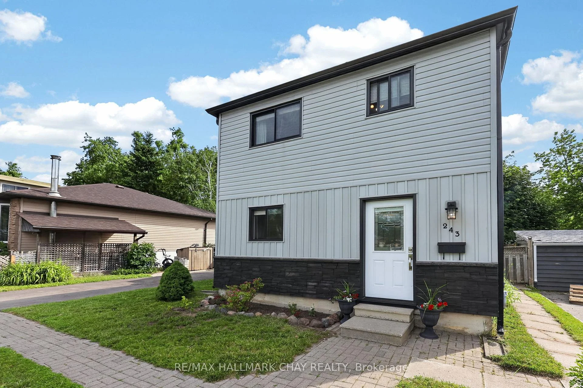 Photo 4 of 243 Letitia Street, Barrie, Letitia Heights — HOMEH