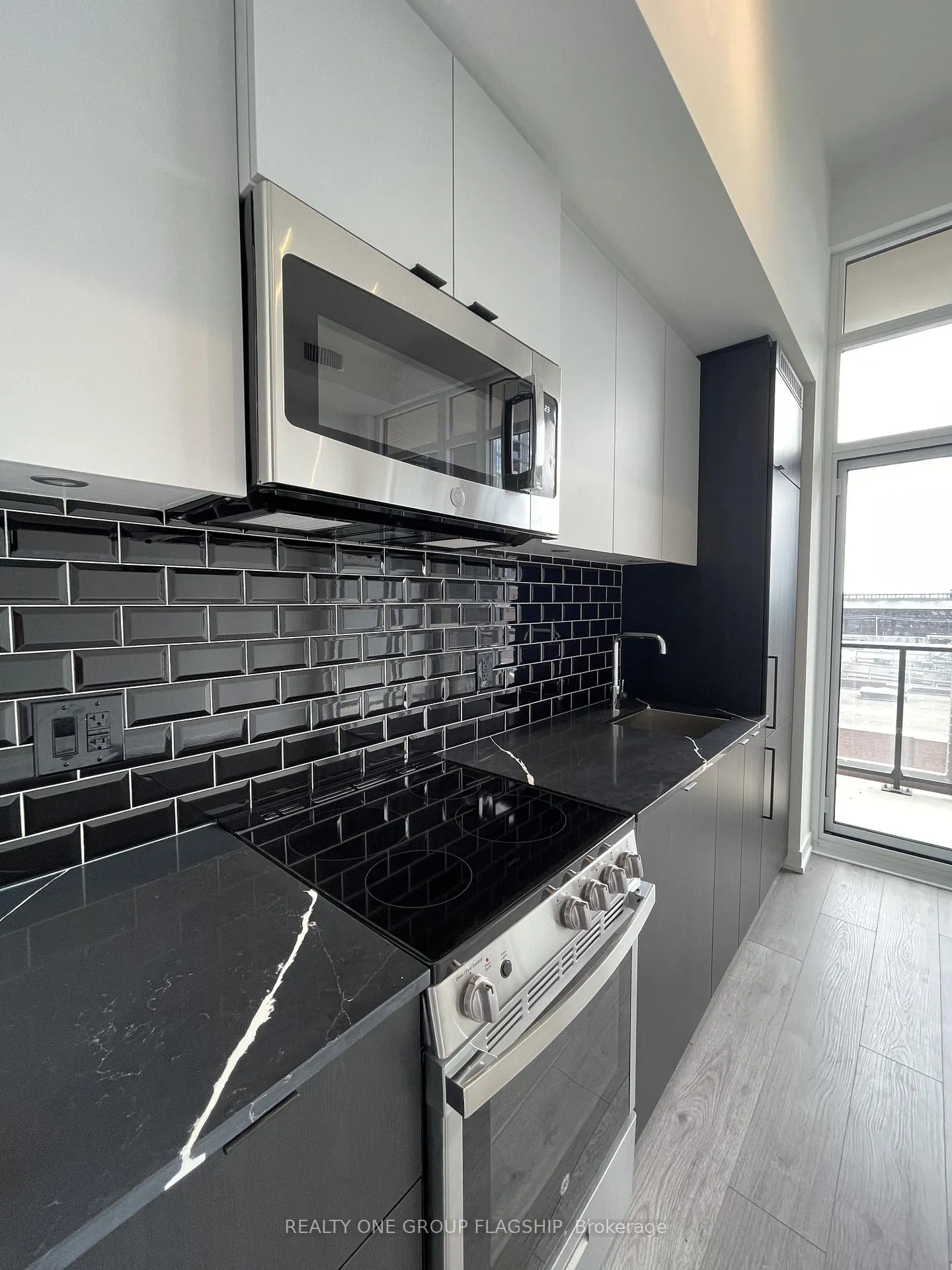 Photo 3 of Unit 423, 285 Dufferin Street, Toronto, South Parkdale — HOMEH