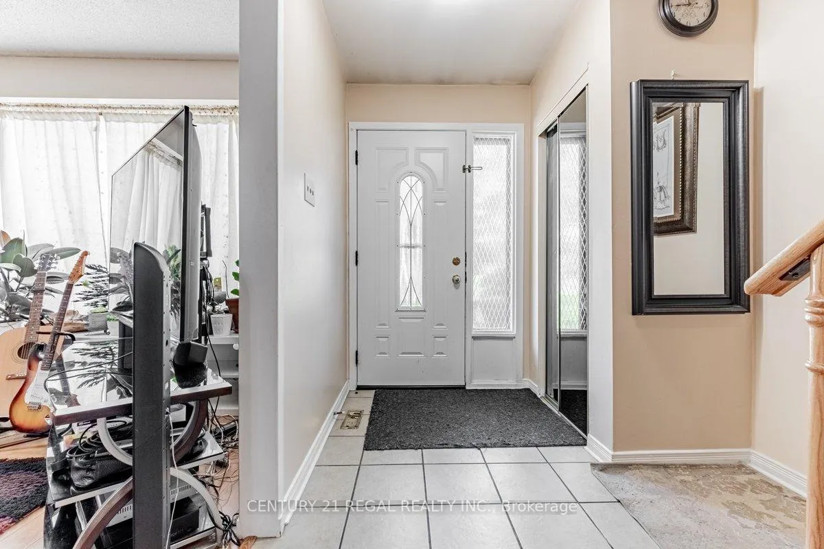 Photo 3 of 19 Carberry Crescent, Brampton, Madoc — HOMEH
