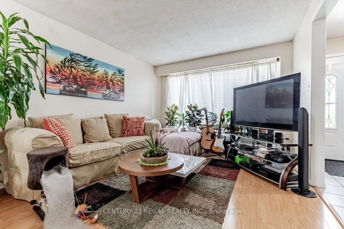 Photo 6 of 19 Carberry Crescent, Brampton, Madoc — HOMEH