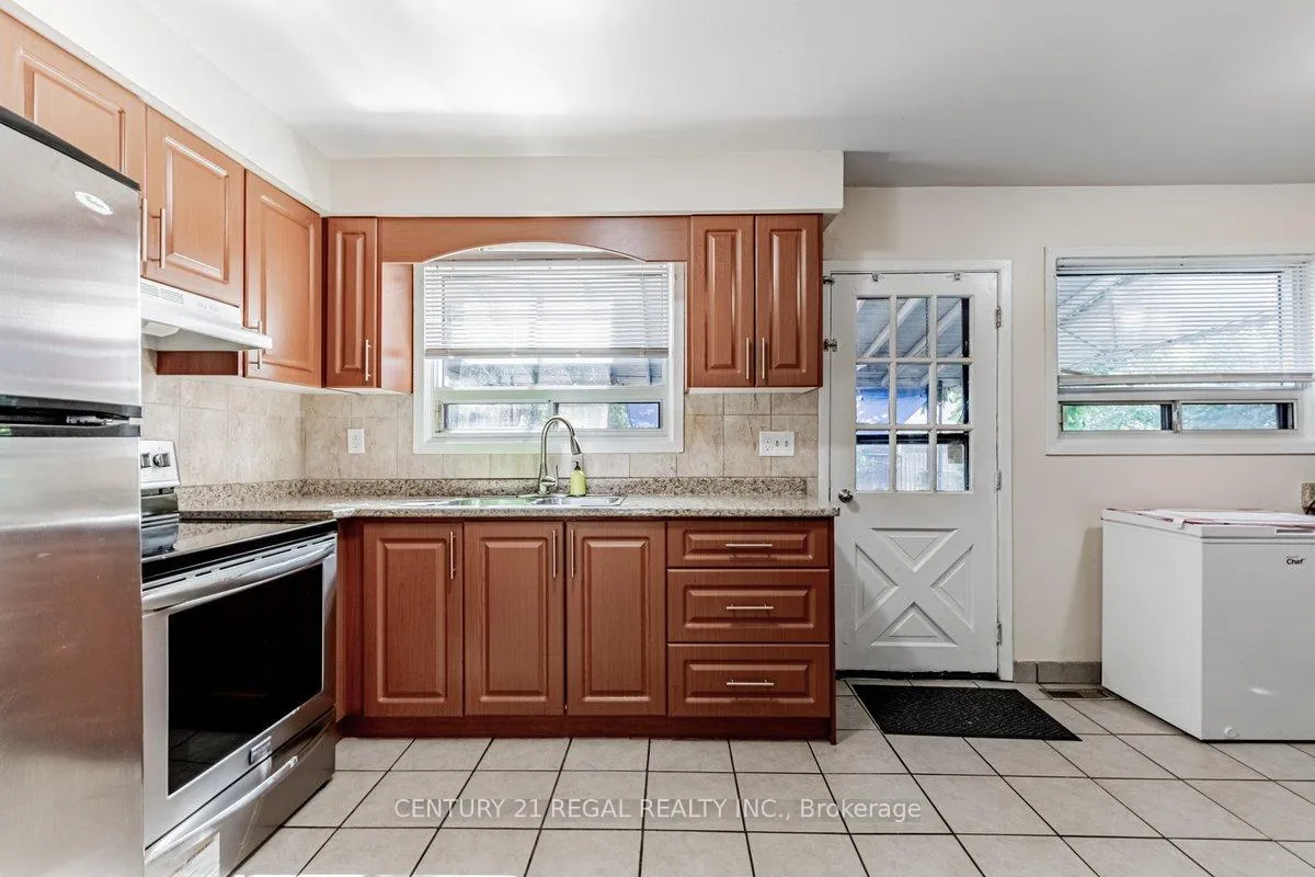Photo 9 of 19 Carberry Crescent, Brampton, Madoc — HOMEH