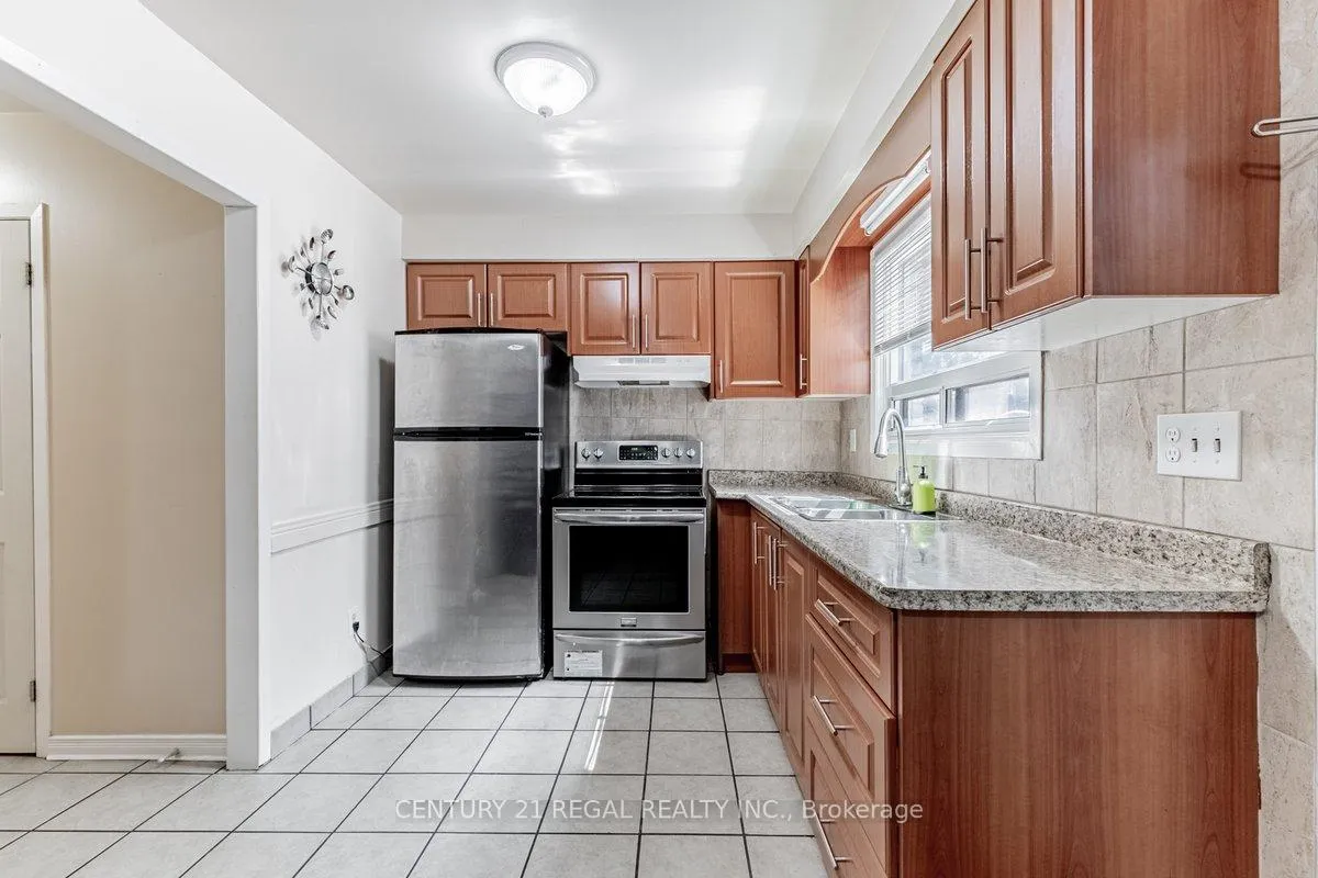Photo 11 of 19 Carberry Crescent, Brampton, Madoc — HOMEH
