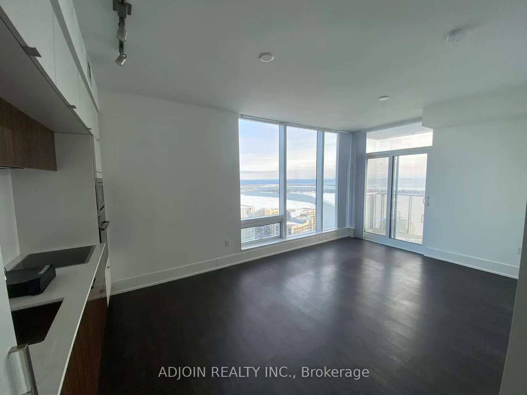 Photo 2 of Unit 5205, 10 York Street, Toronto, Waterfront Communities — HOMEH
