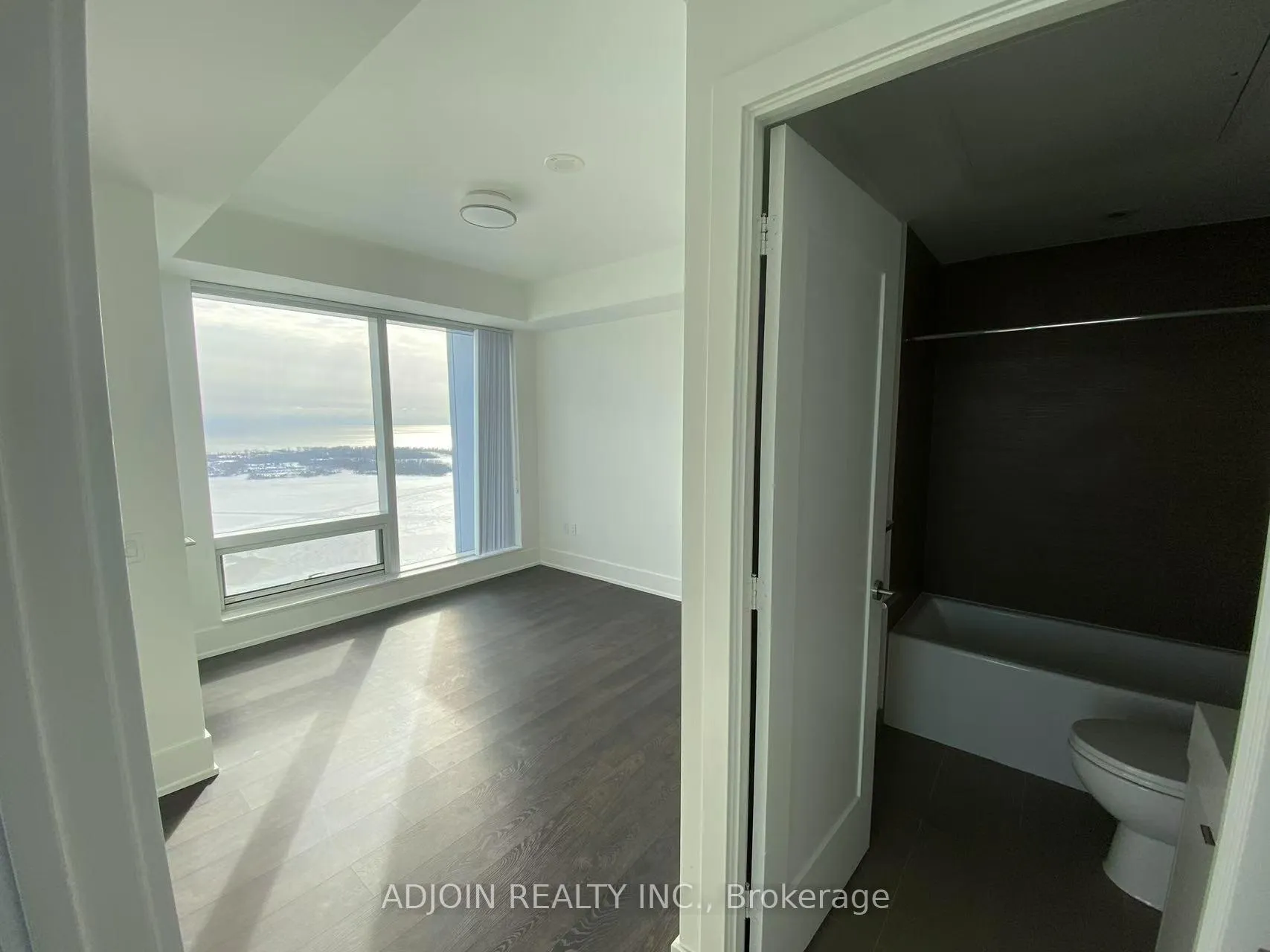 Photo 4 of Unit 5205, 10 York Street, Toronto, Waterfront Communities — HOMEH