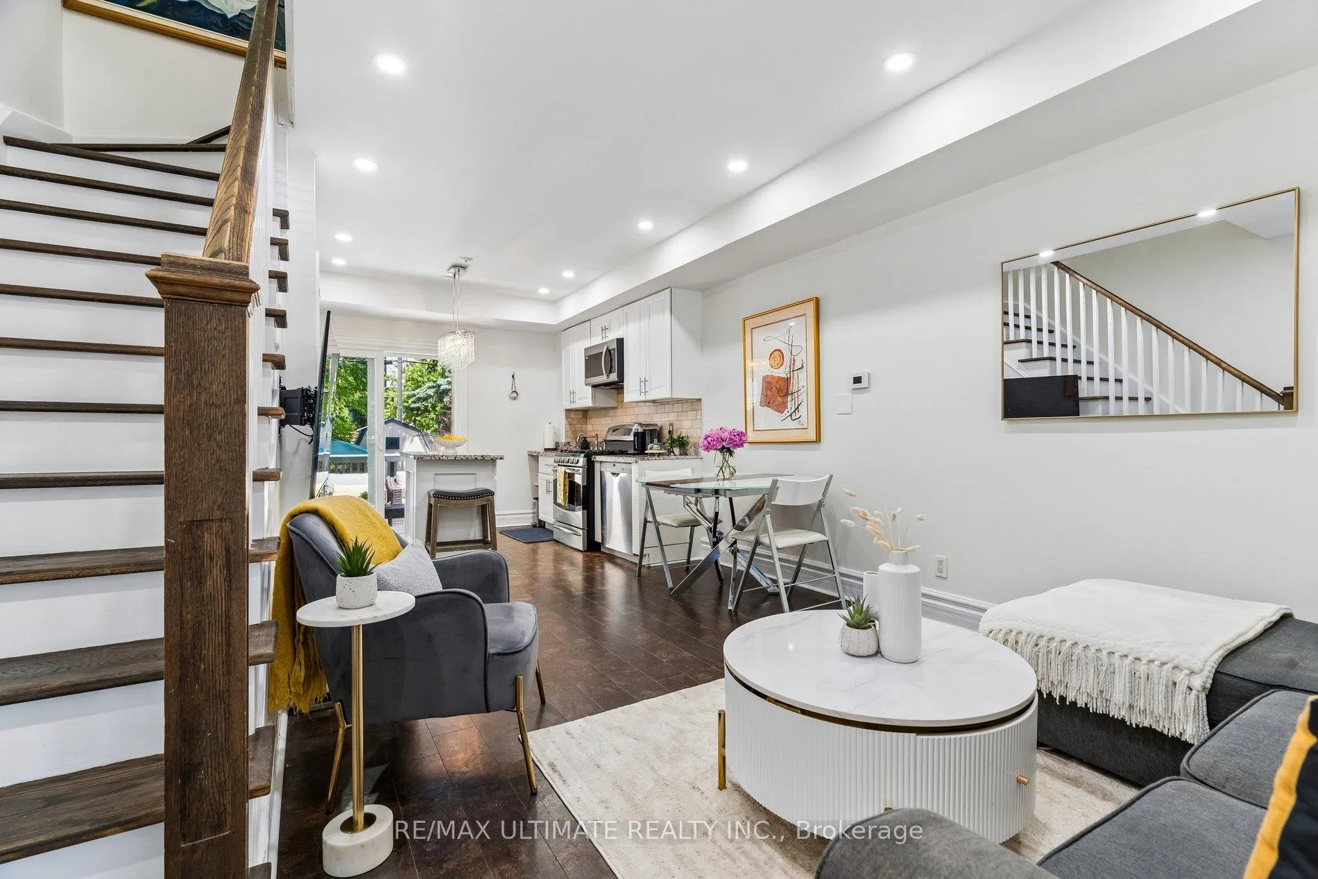 Photo 6 of 301 Kenilworth Avenue, Toronto, The Beaches — HOMEH