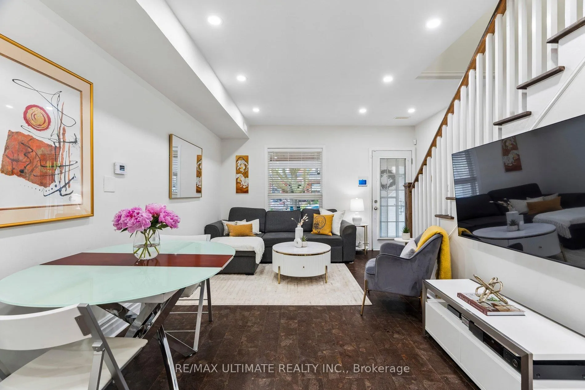 Photo 8 of 301 Kenilworth Avenue, Toronto, The Beaches — HOMEH